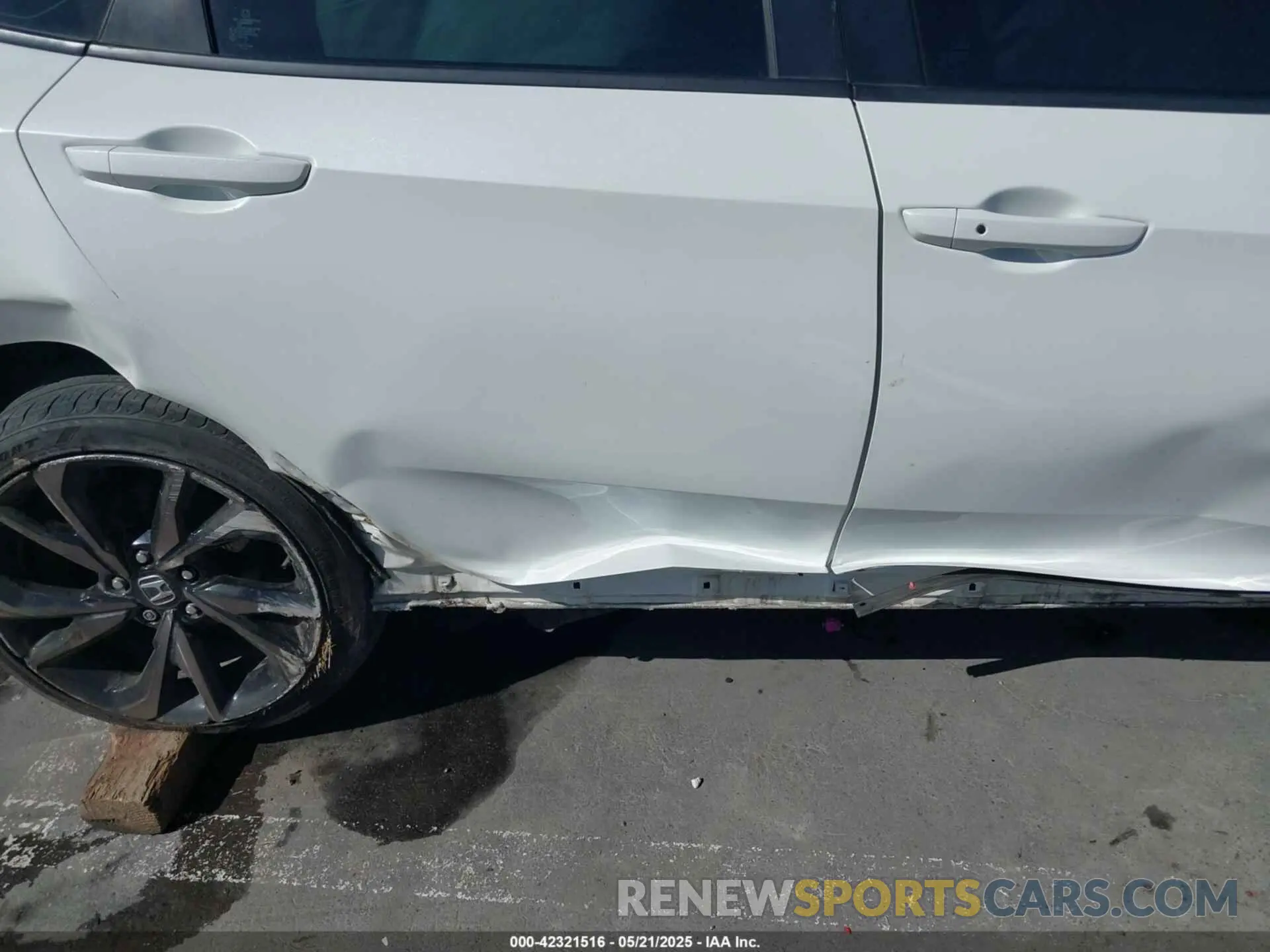 13 fotografías del automóvil dañado 19XFC2F85KE212204 HONDA CIVIC 2019