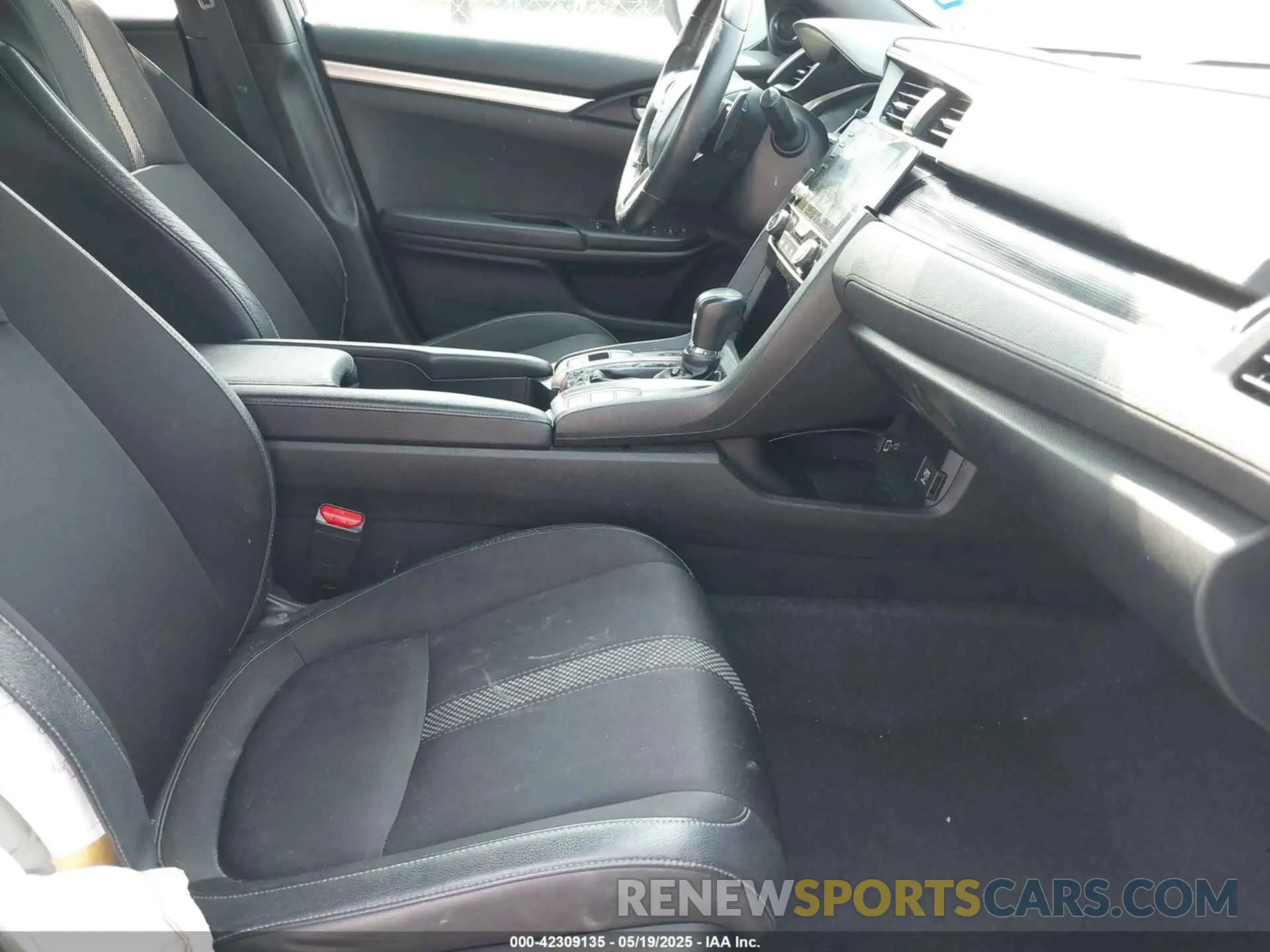 5 fotografías del automóvil dañado 19XFC2F8XKE045192 HONDA CIVIC 2019