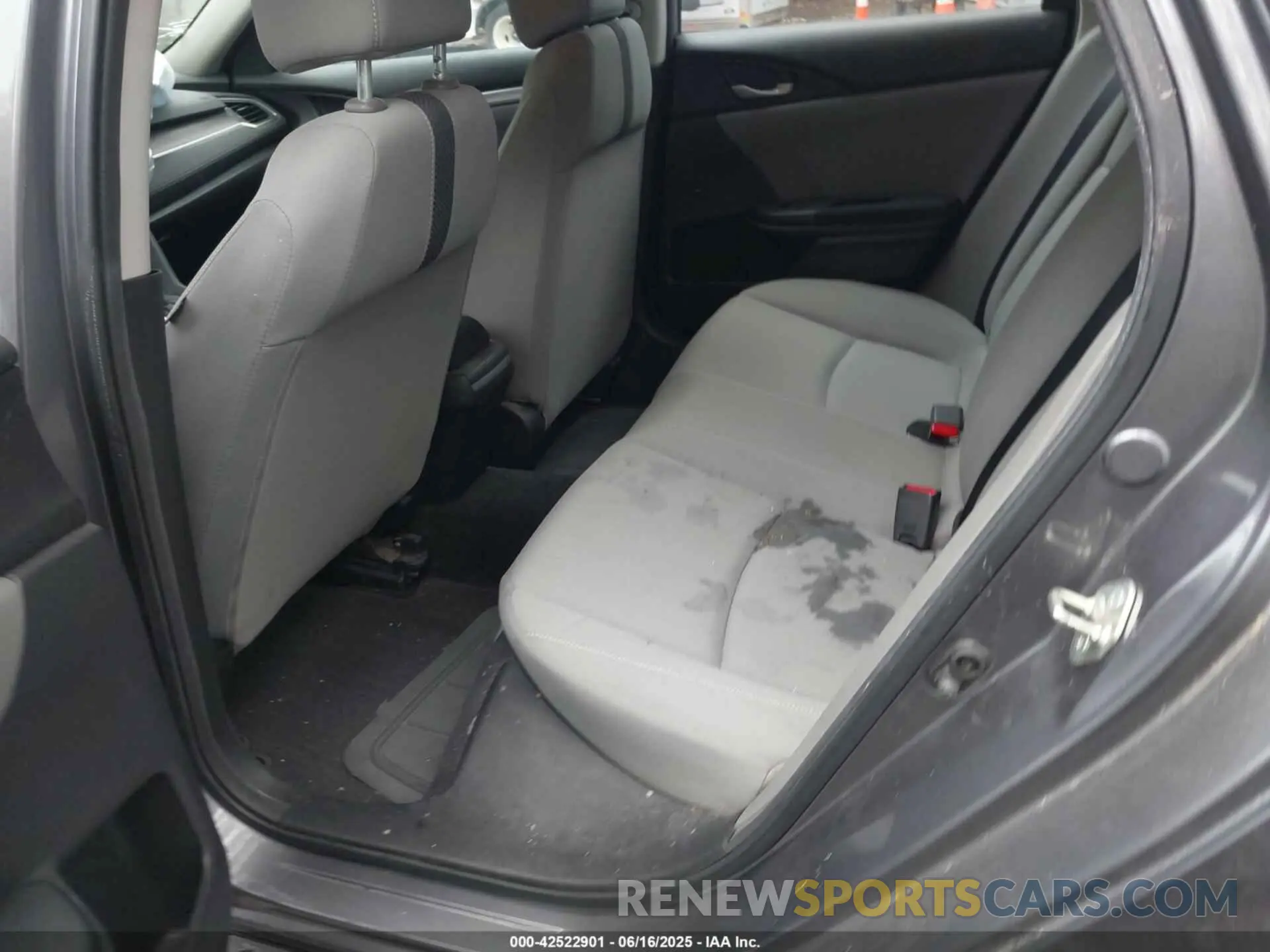 8 fotografías del automóvil dañado 2HGFC2F60KH562103 HONDA CIVIC 2019