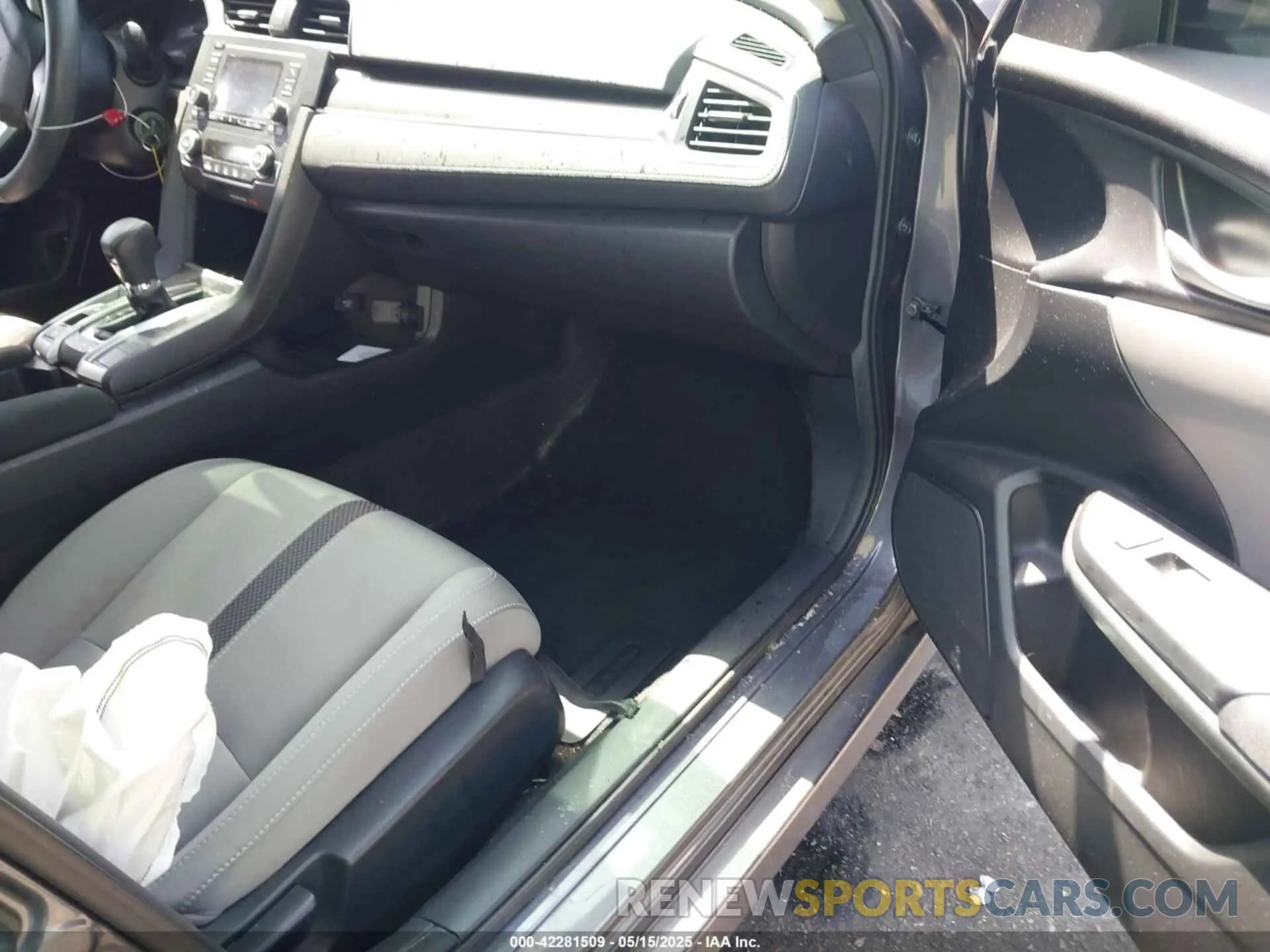 5 fotografías del automóvil dañado 2HGFC2F60KH596686 HONDA CIVIC 2019