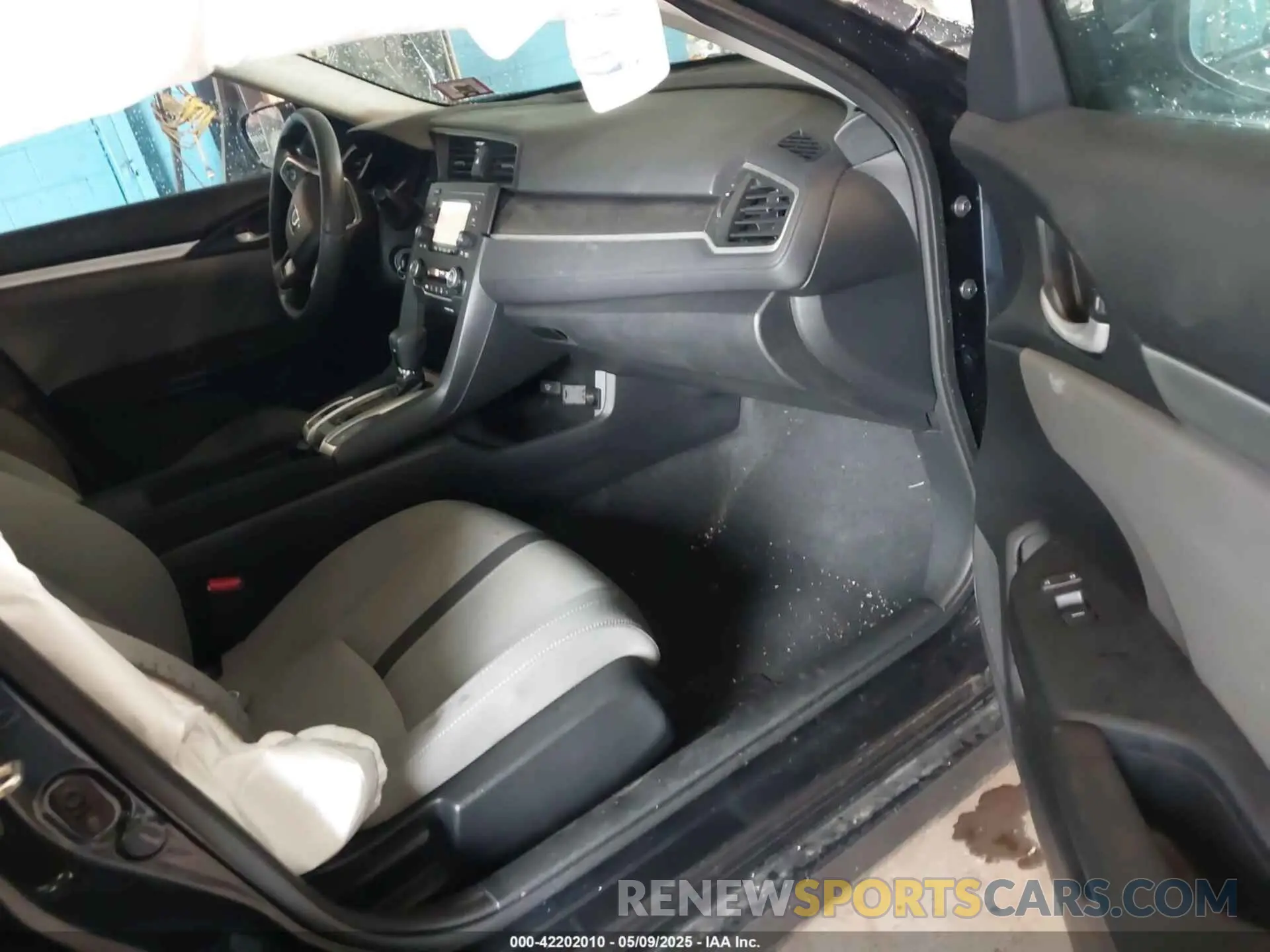 5 fotografías del automóvil dañado 2HGFC2F60KH599328 HONDA CIVIC 2019