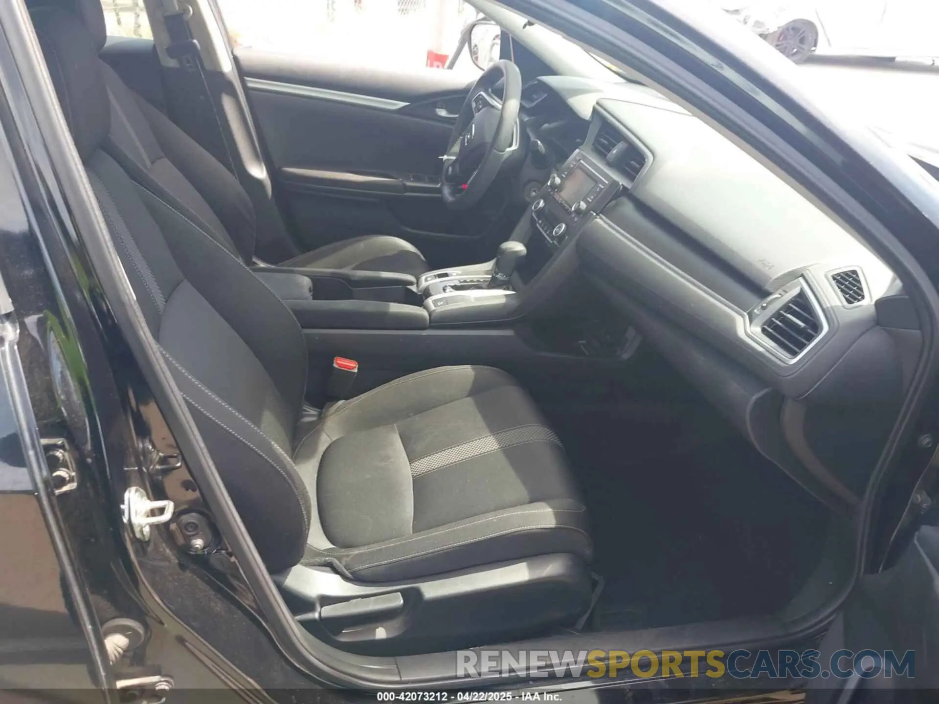 5 fotografías del automóvil dañado 2HGFC2F61KH510012 HONDA CIVIC 2019