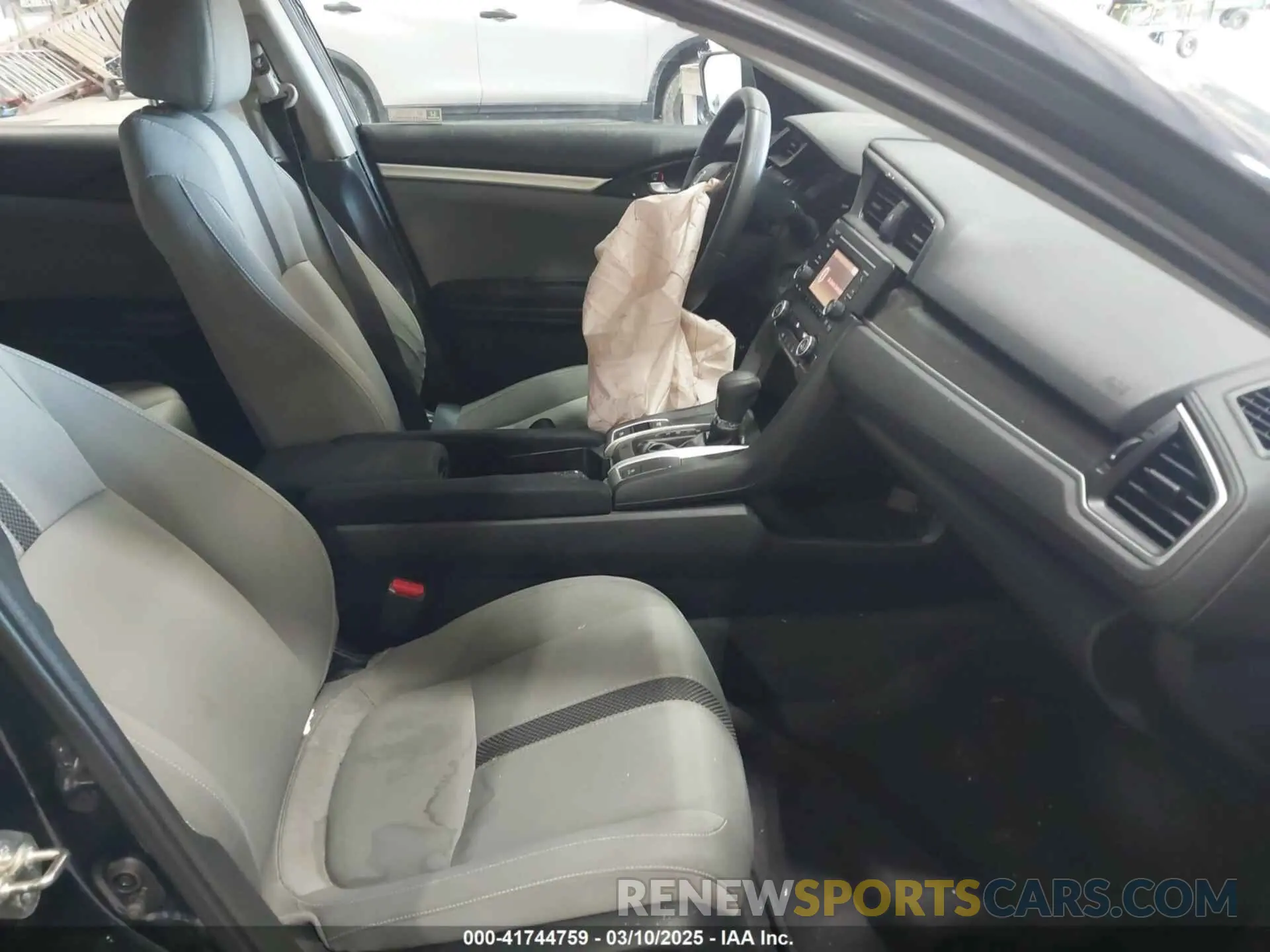 5 fotografías del automóvil dañado 2HGFC2F61KH532477 HONDA CIVIC 2019