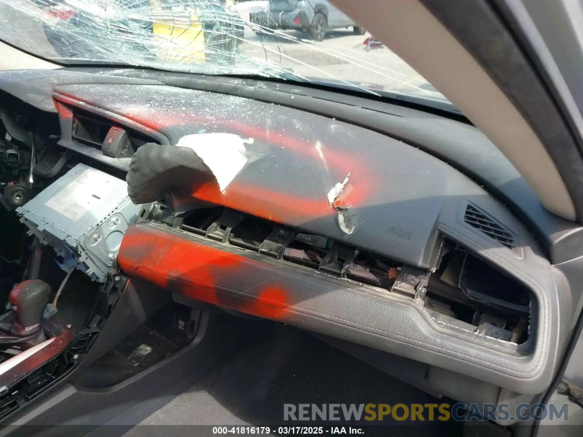 18 fotografías del automóvil dañado 2HGFC2F61KH591996 HONDA CIVIC 2019