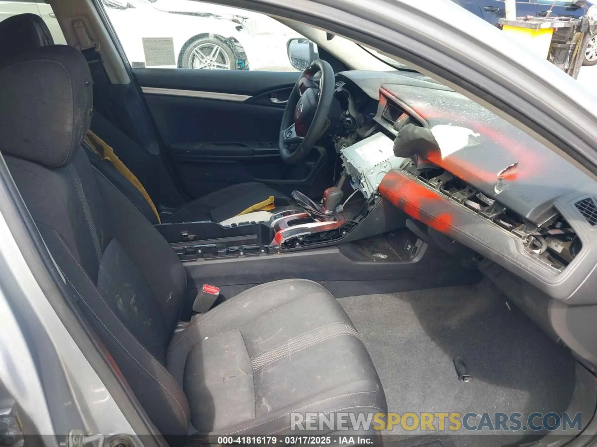 5 fotografías del automóvil dañado 2HGFC2F61KH591996 HONDA CIVIC 2019