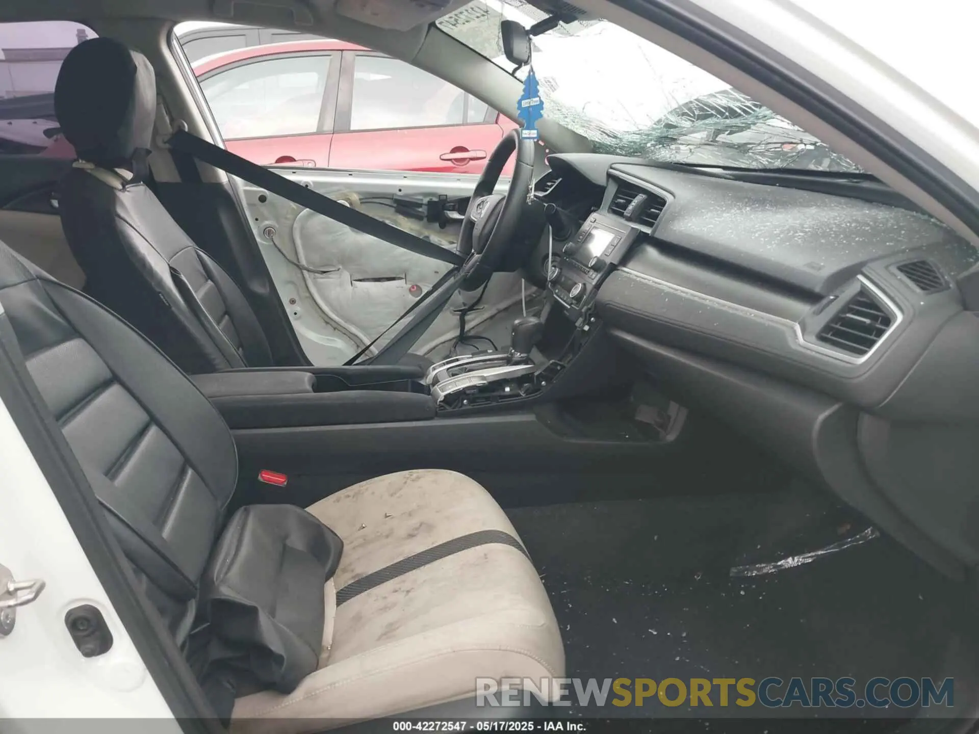 5 fotografías del automóvil dañado 2HGFC2F63KH533078 HONDA CIVIC 2019