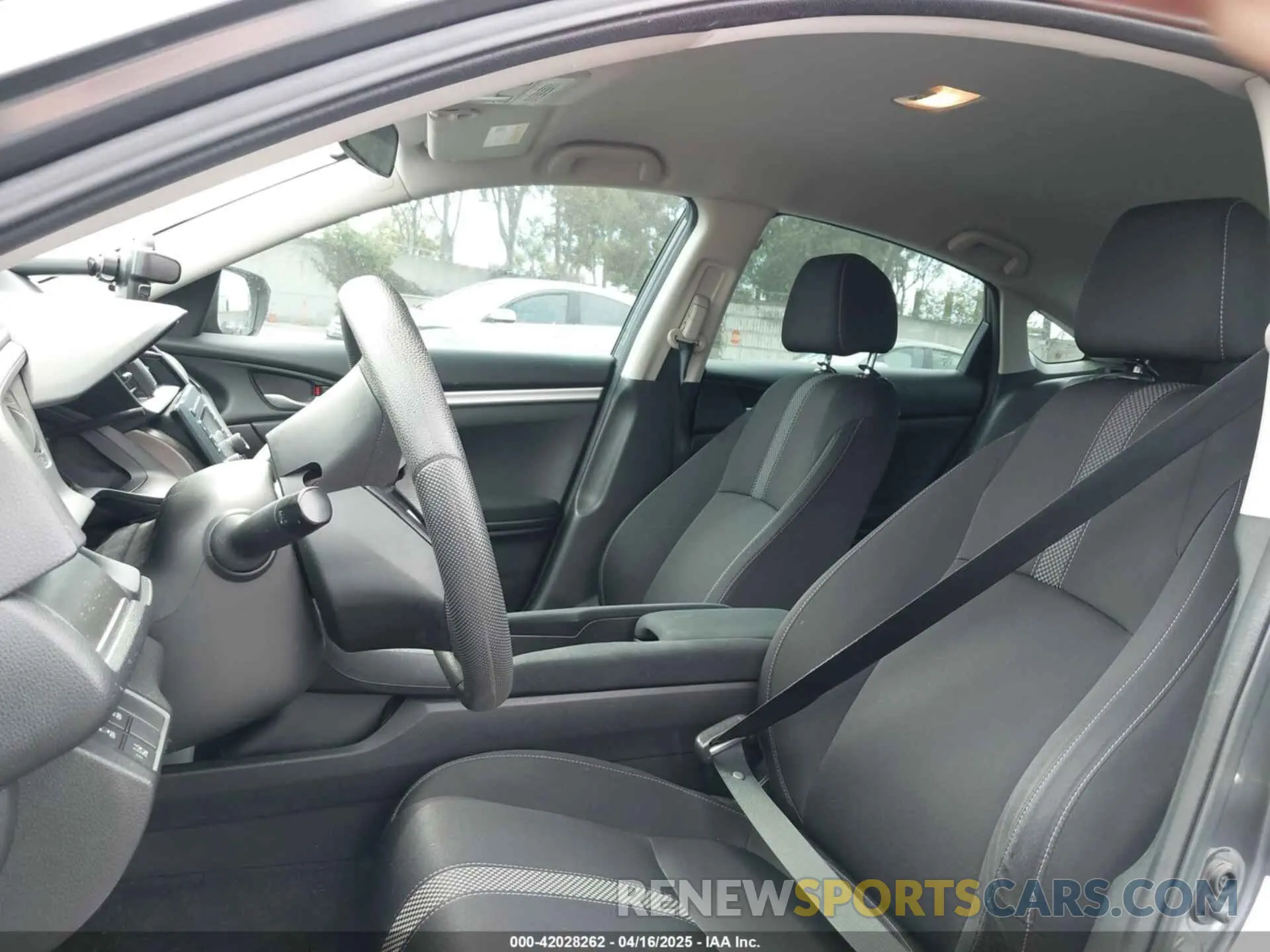 20 fotografías del automóvil dañado 2HGFC2F63KH554710 HONDA CIVIC 2019