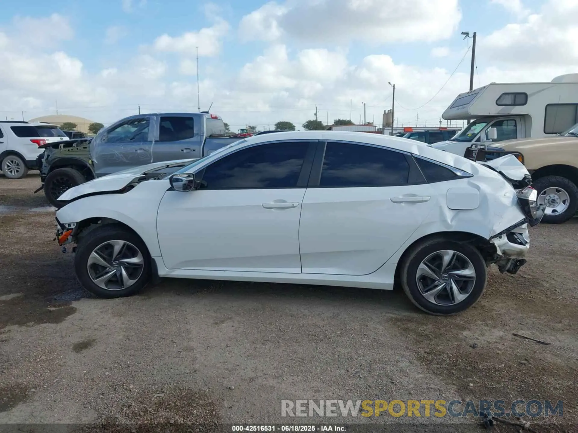 15 fotografías del automóvil dañado 2HGFC2F63KH585438 HONDA CIVIC 2019