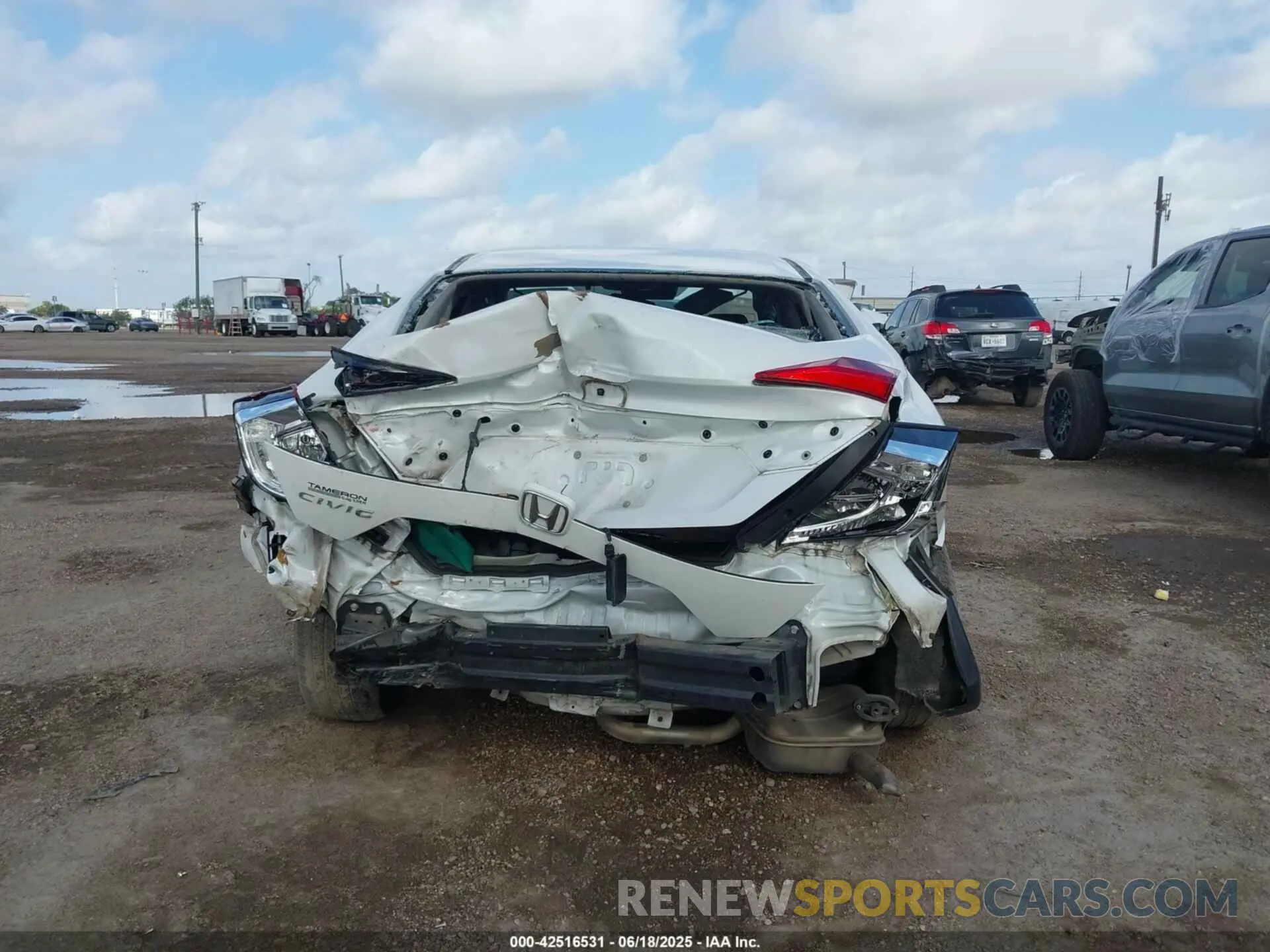 17 fotografías del automóvil dañado 2HGFC2F63KH585438 HONDA CIVIC 2019