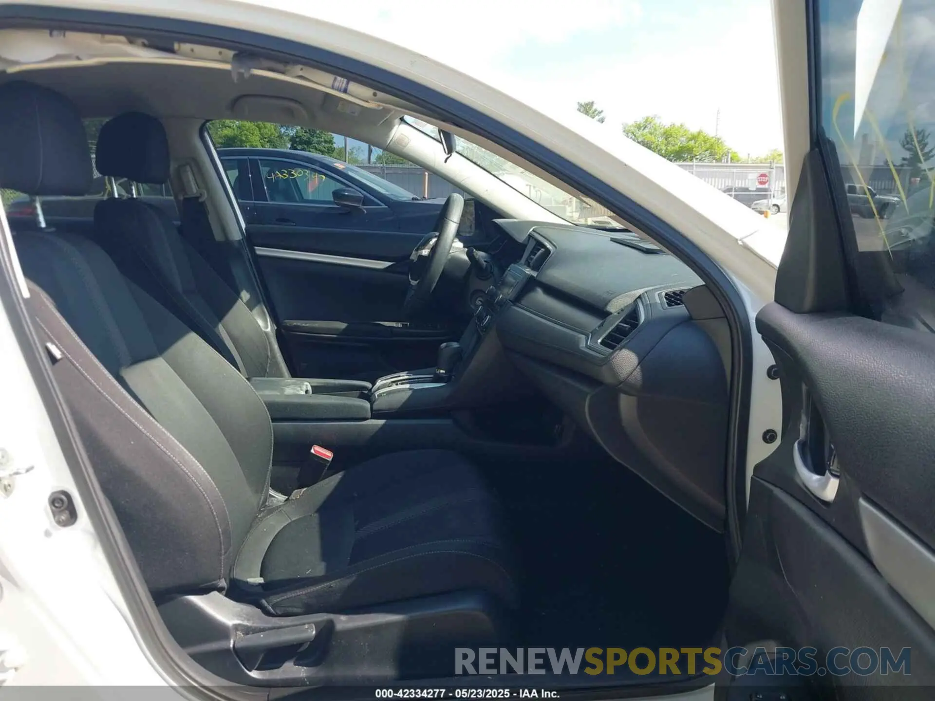 5 fotografías del automóvil dañado 2HGFC2F64KH548219 HONDA CIVIC 2019