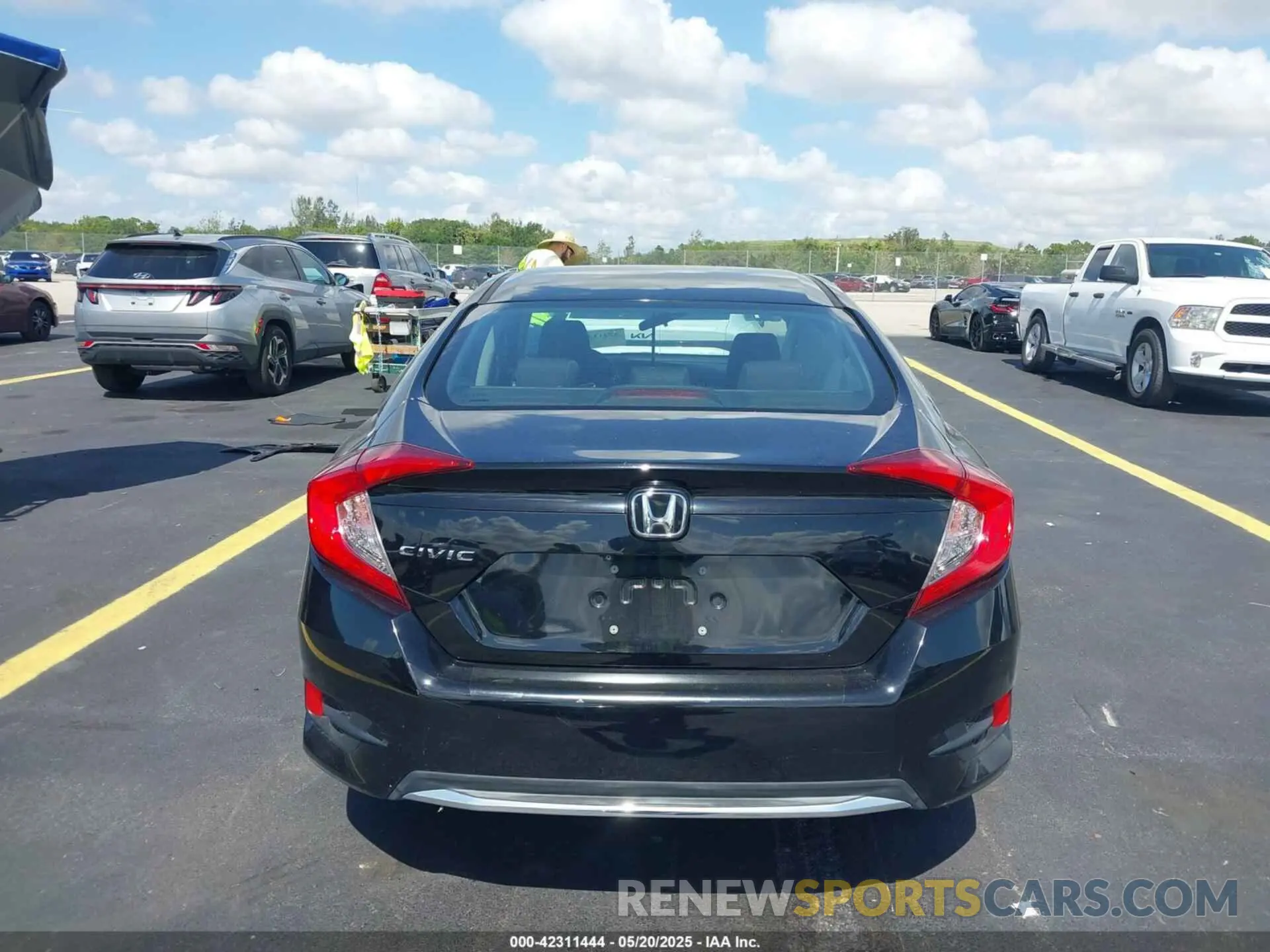 17 fotografías del automóvil dañado 2HGFC2F66KH598782 HONDA CIVIC 2019