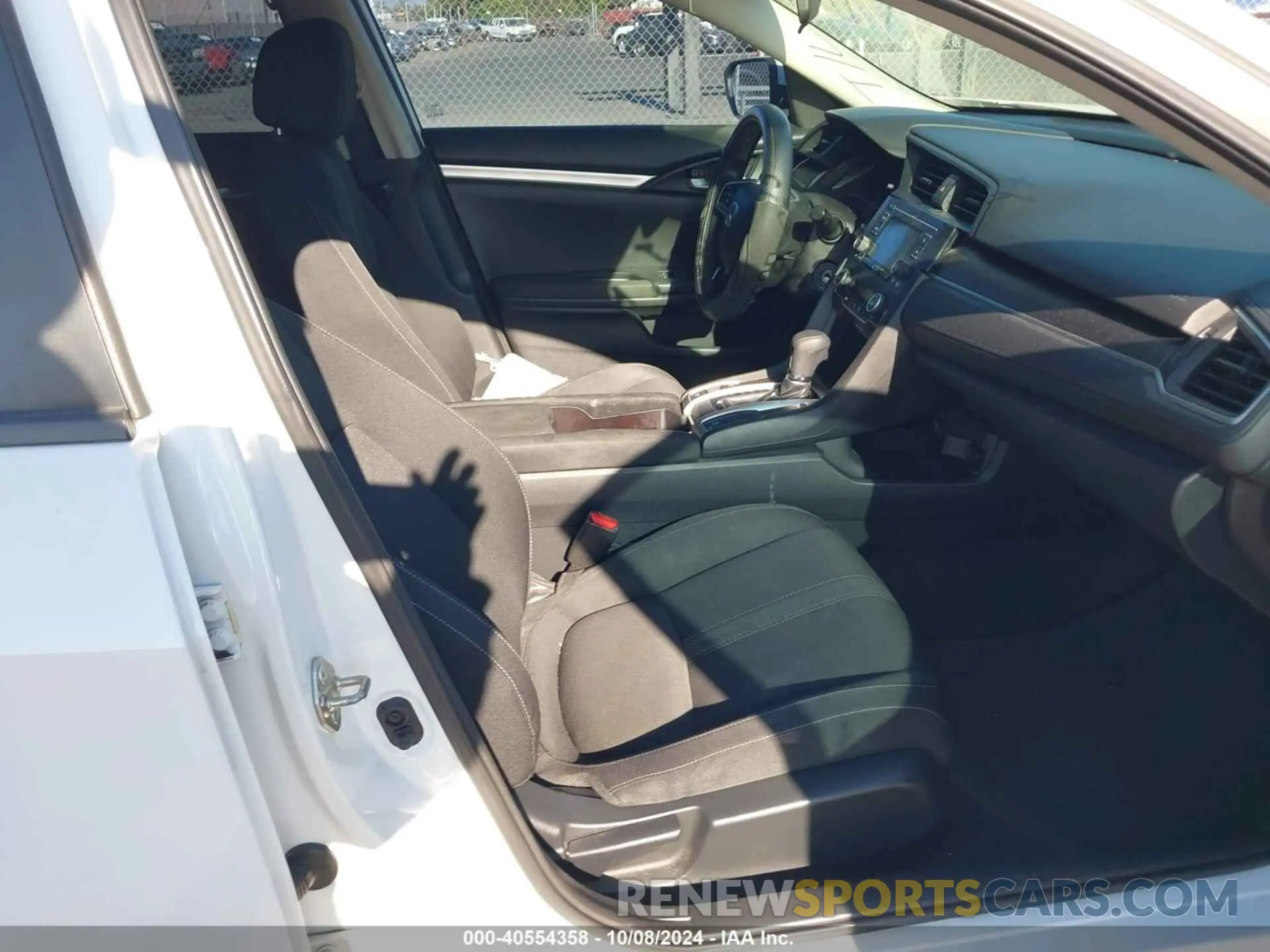 5 fotografías del automóvil dañado 2HGFC2F67KH522116 HONDA CIVIC 2019