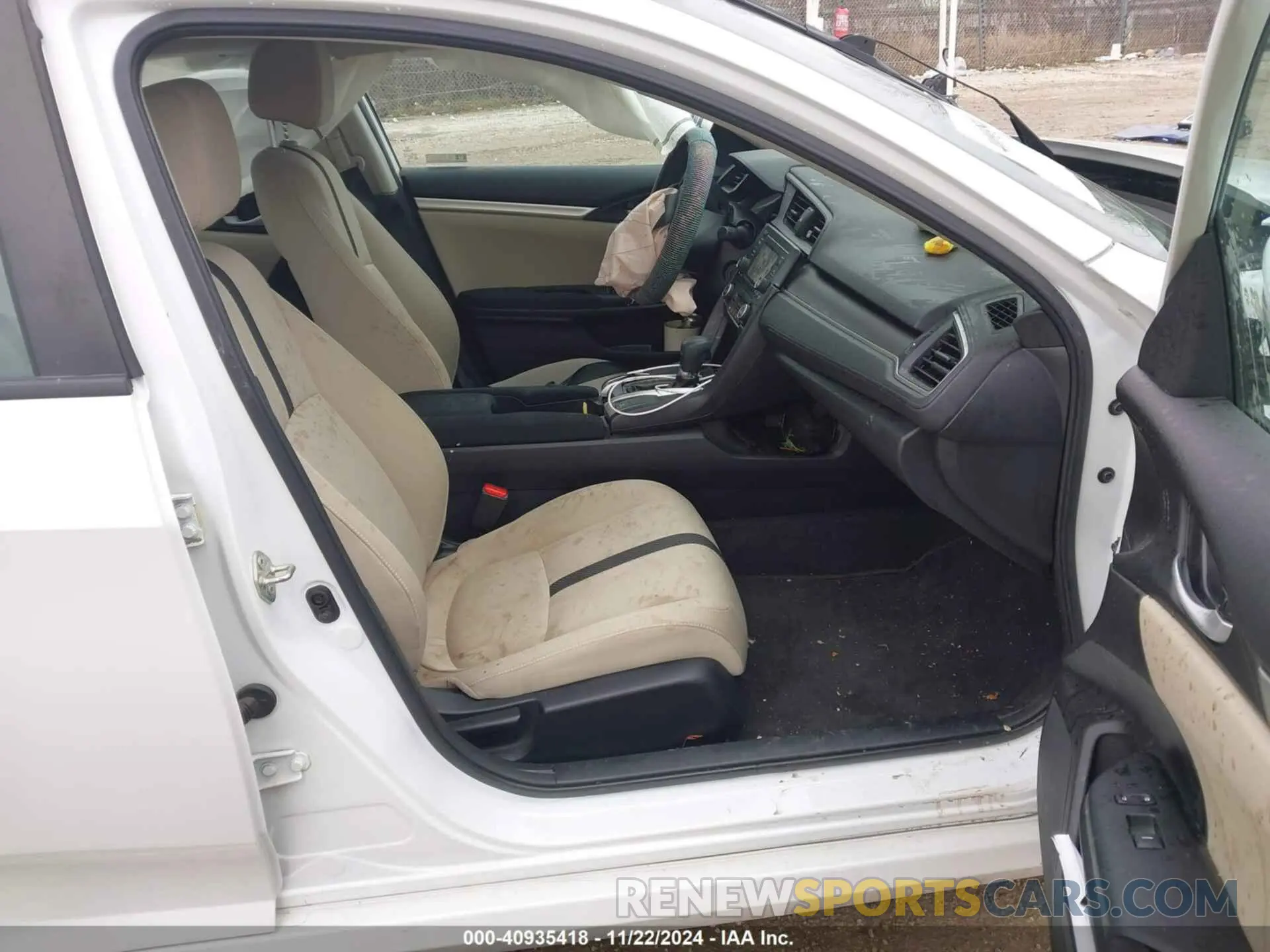 5 fotografías del automóvil dañado 2HGFC2F67KH558761 HONDA CIVIC 2019