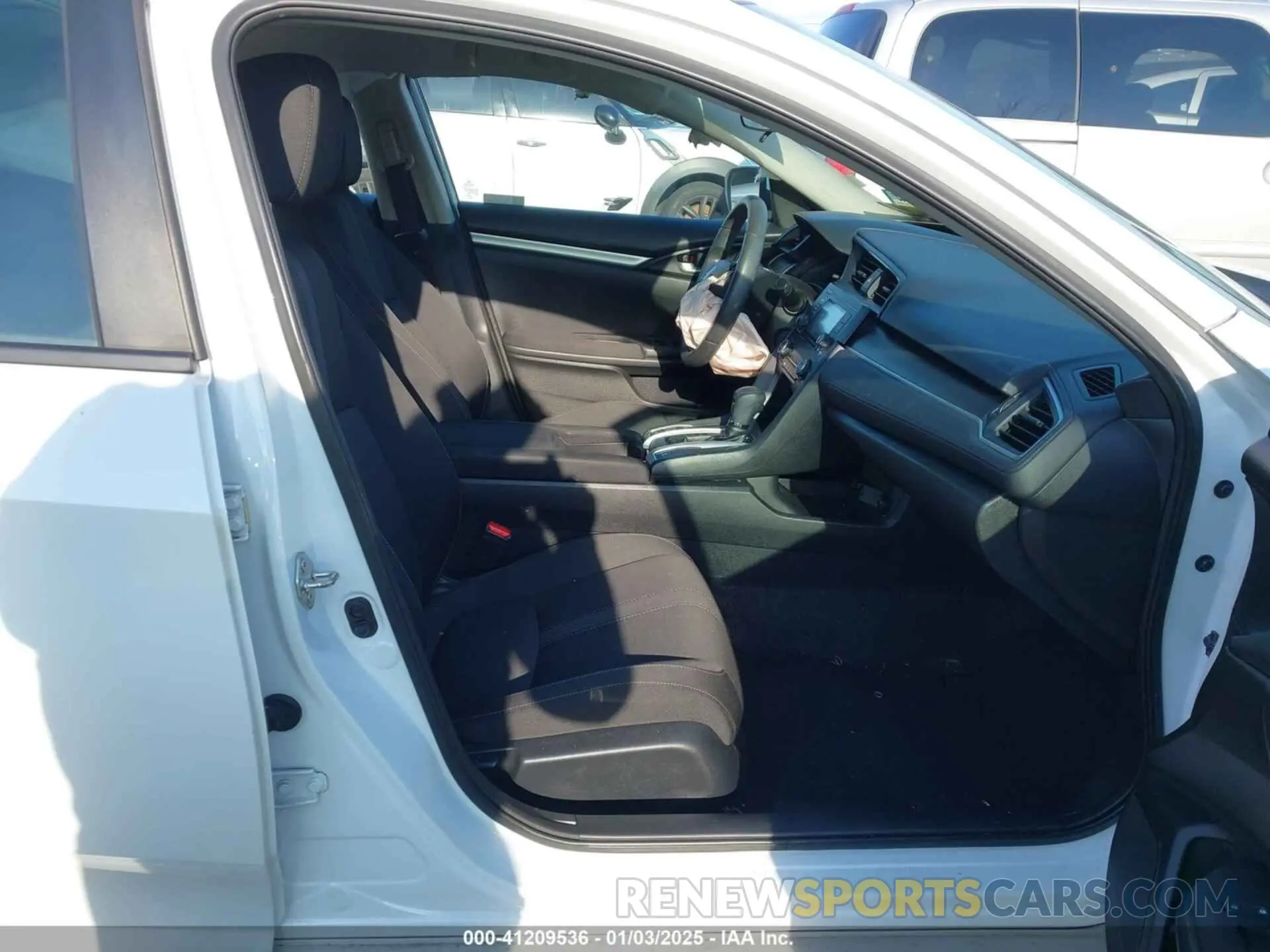 5 fotografías del automóvil dañado 2HGFC2F69KH567090 HONDA CIVIC 2019