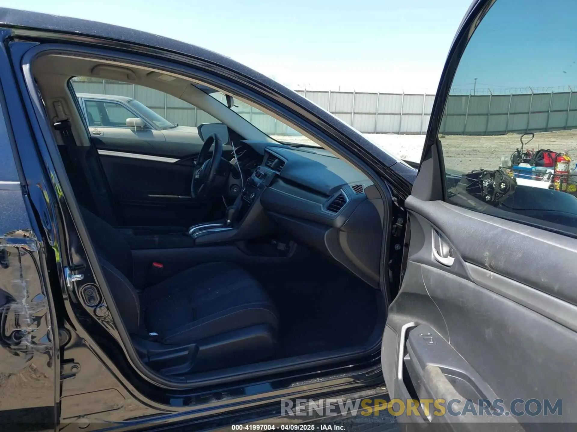 5 fotografías del automóvil dañado 2HGFC2F6XKH546443 HONDA CIVIC 2019