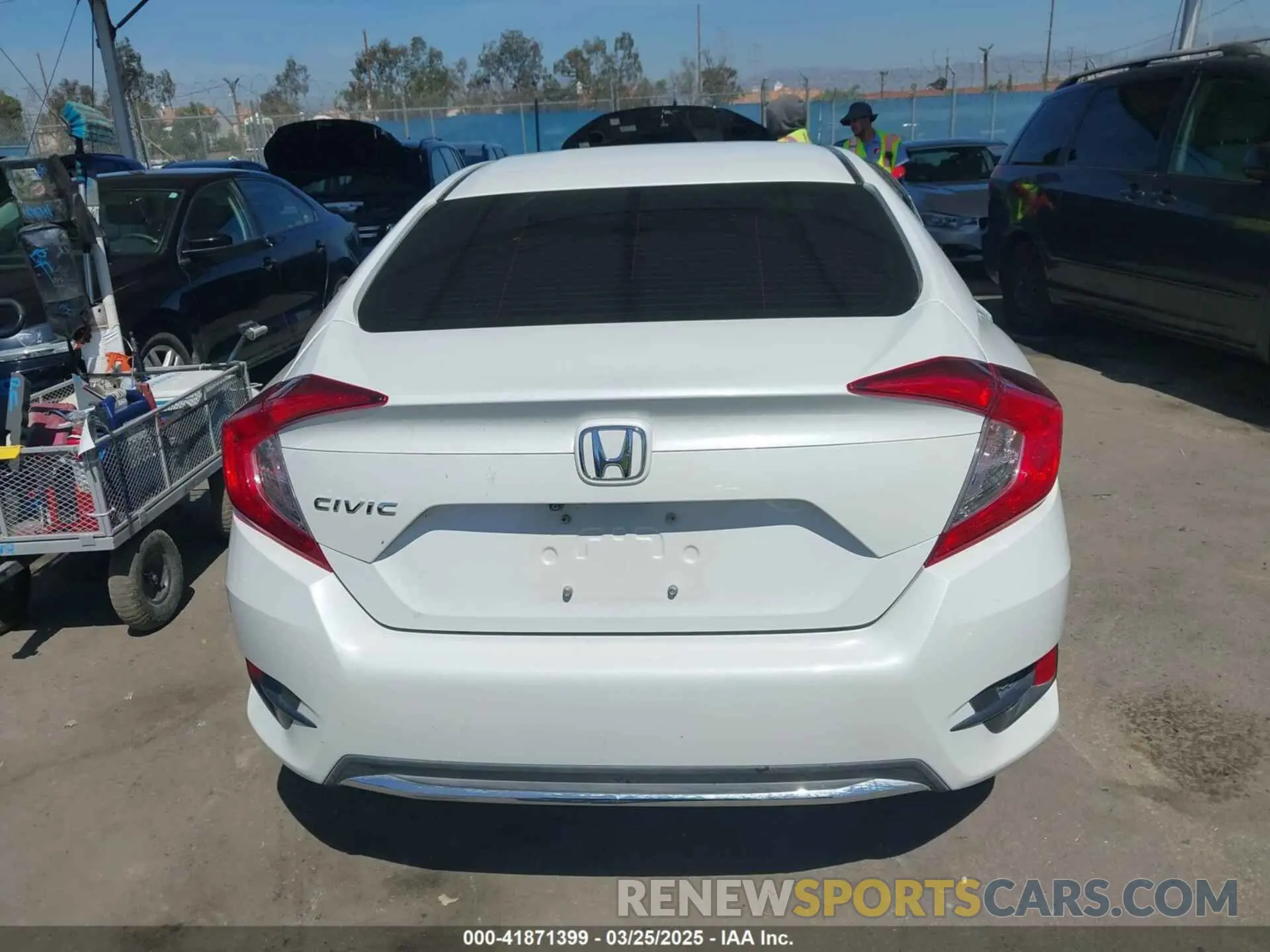 16 fotografías del automóvil dañado 2HGFC2F6XKH600677 HONDA CIVIC 2019