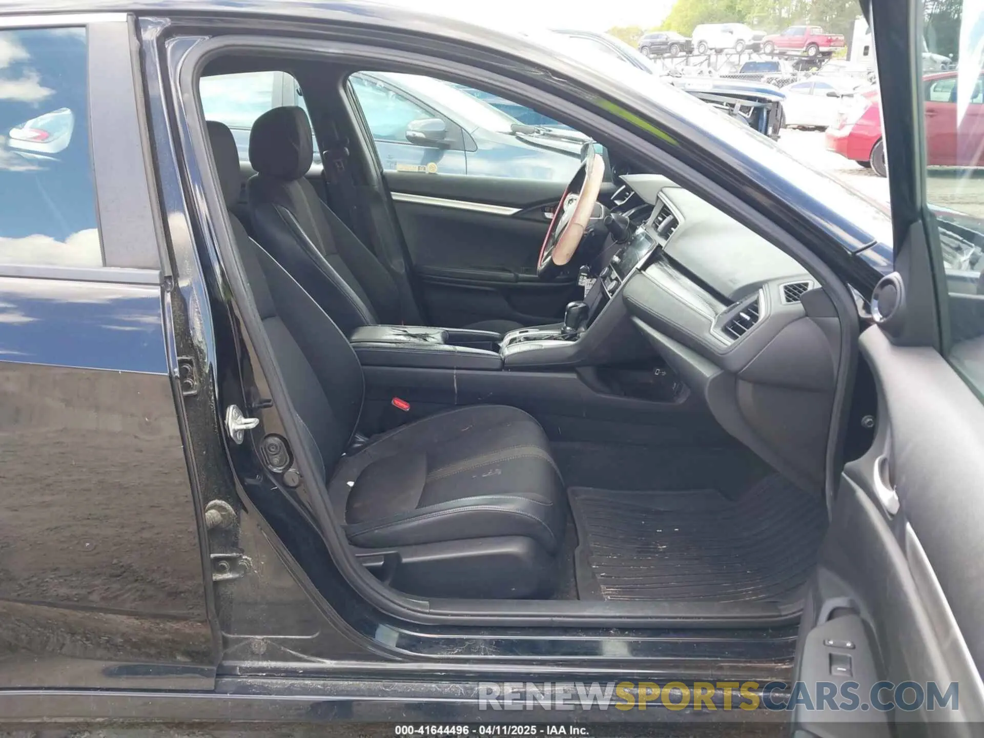 5 fotografías del automóvil dañado 2HGFC2F81KH548051 HONDA CIVIC 2019