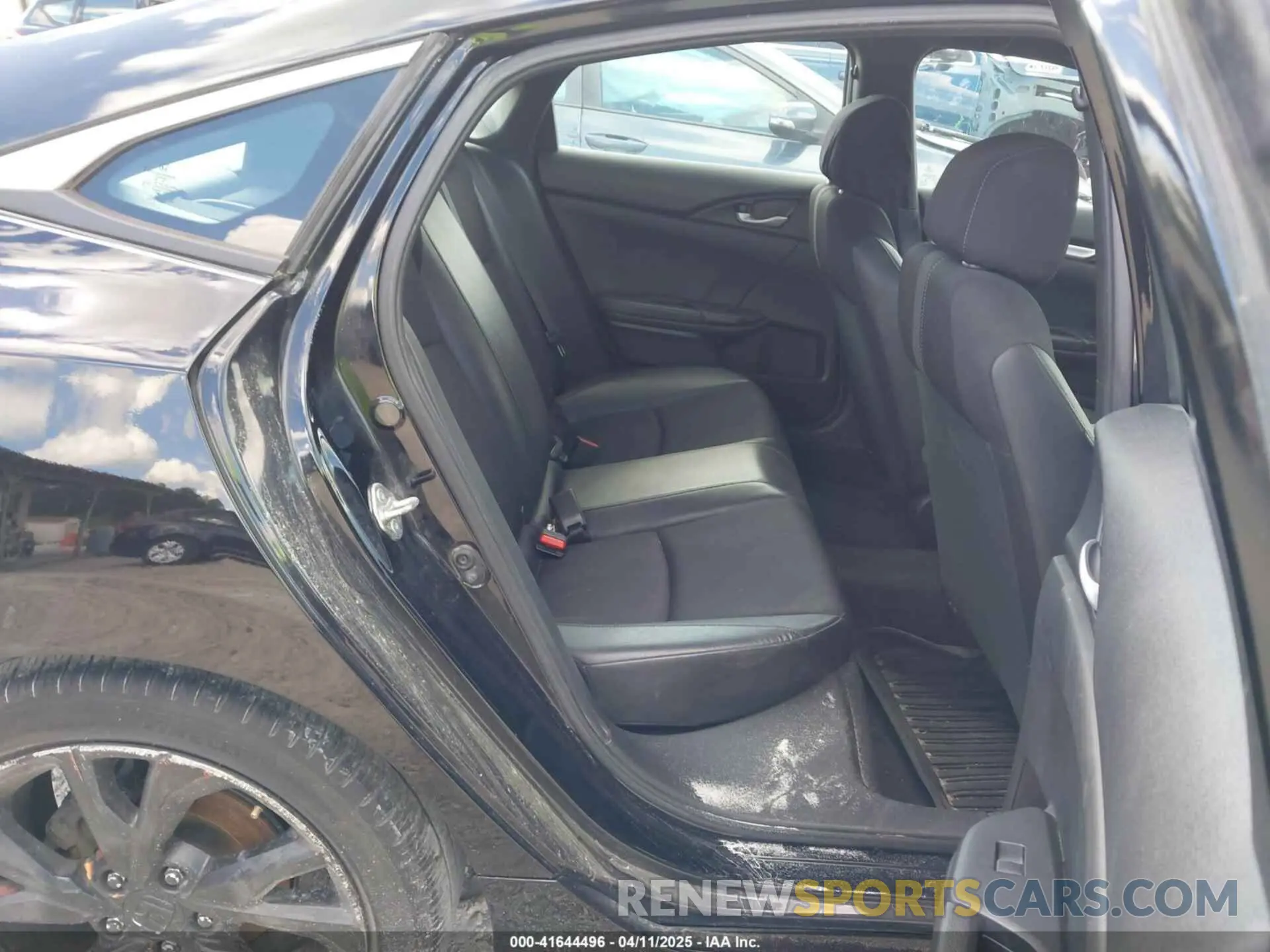 8 fotografías del automóvil dañado 2HGFC2F81KH548051 HONDA CIVIC 2019