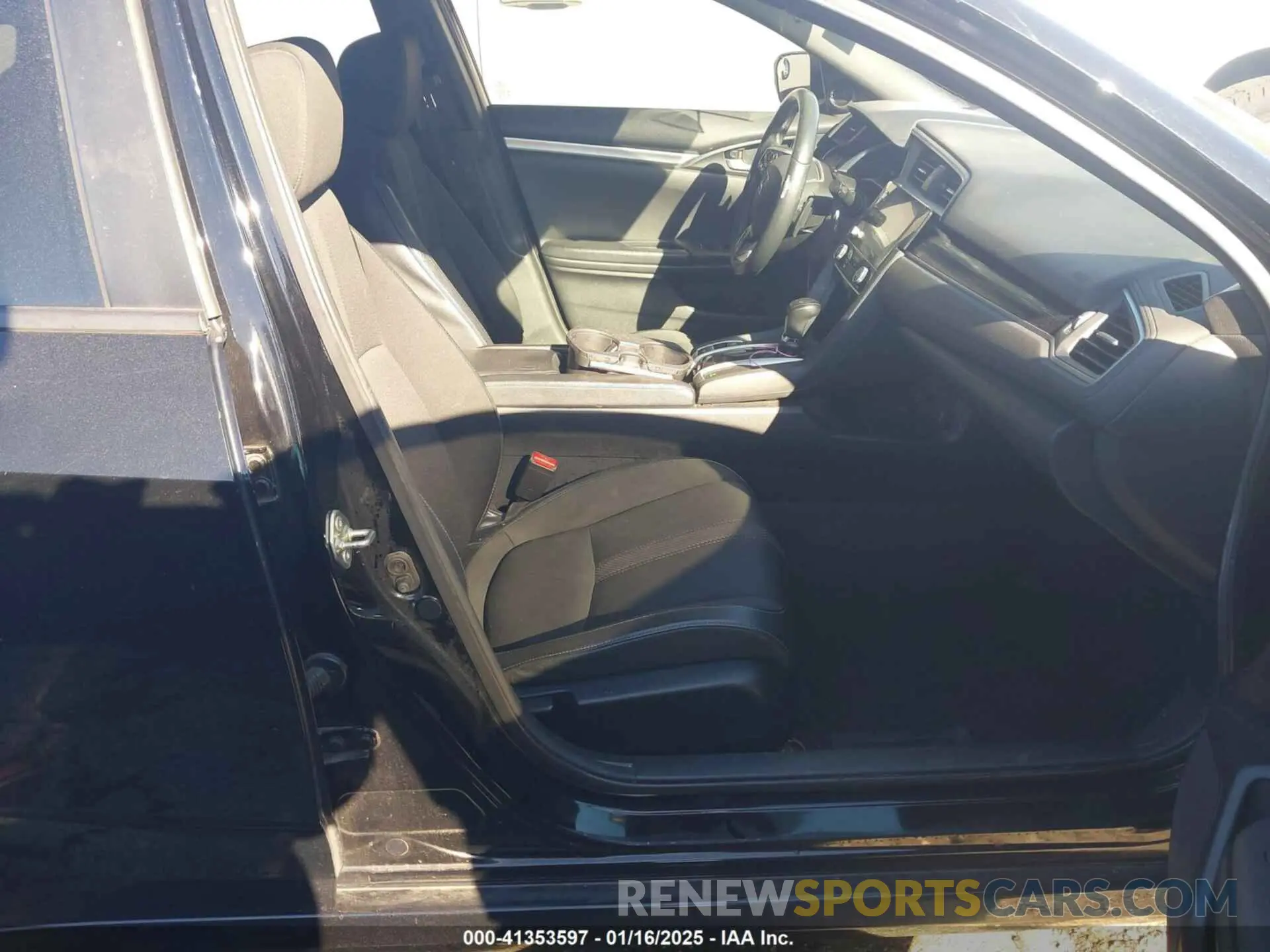 5 fotografías del automóvil dañado 2HGFC2F83KH567345 HONDA CIVIC 2019