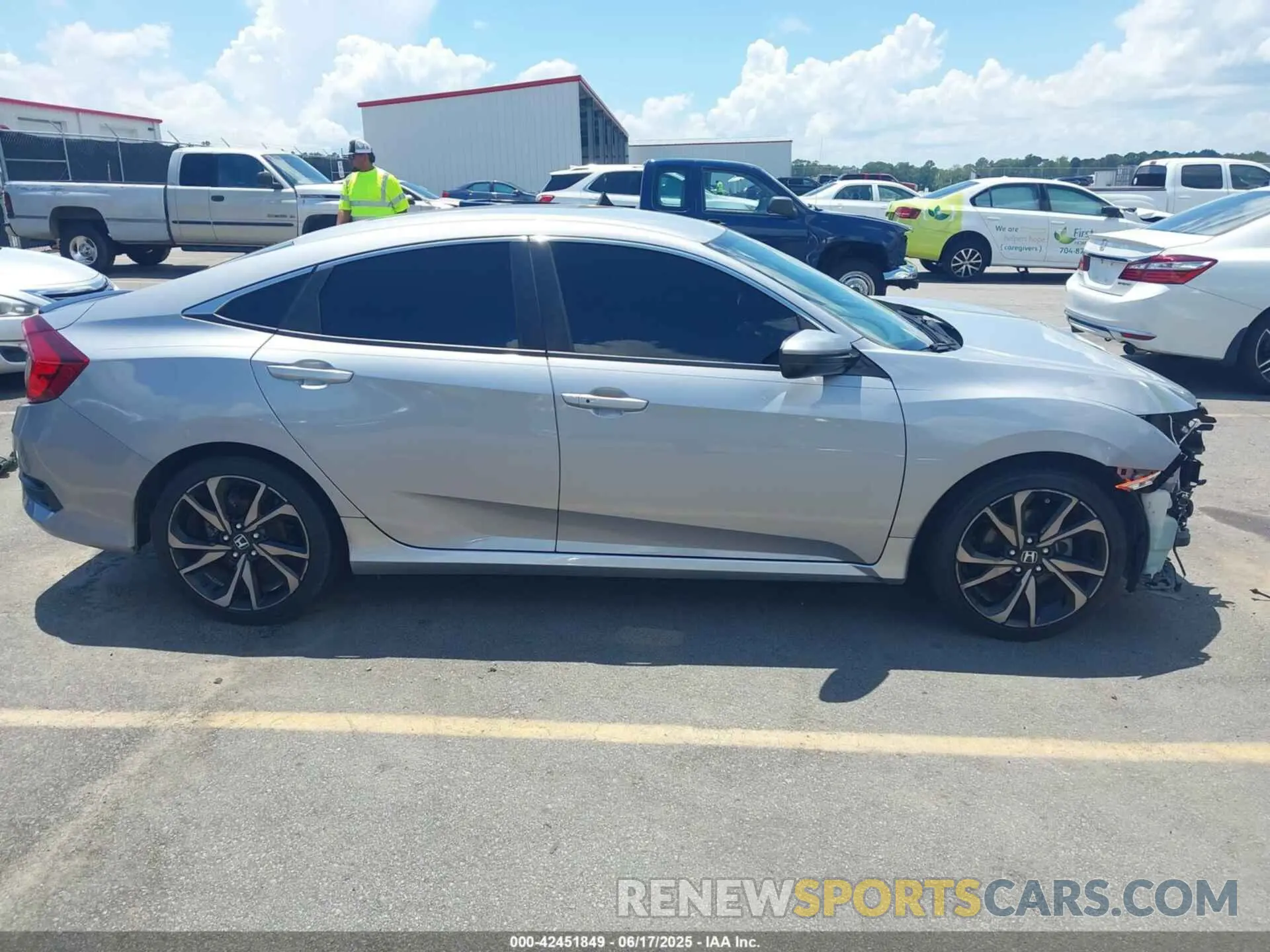 14 fotografías del automóvil dañado 2HGFC2F83KH598630 HONDA CIVIC 2019