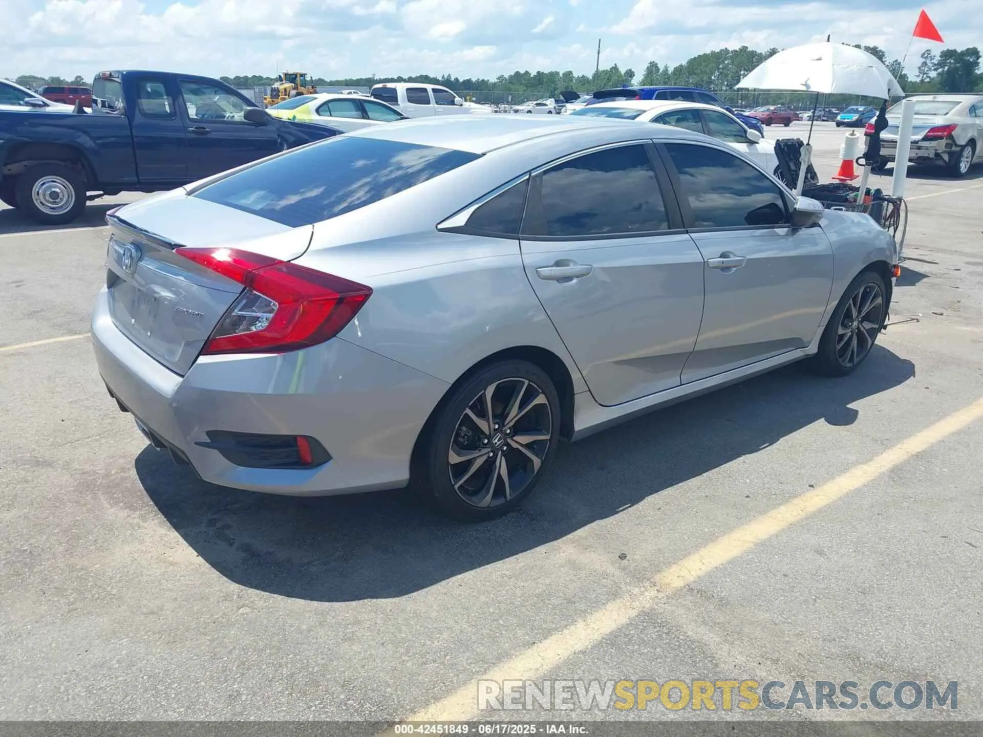 4 fotografías del automóvil dañado 2HGFC2F83KH598630 HONDA CIVIC 2019