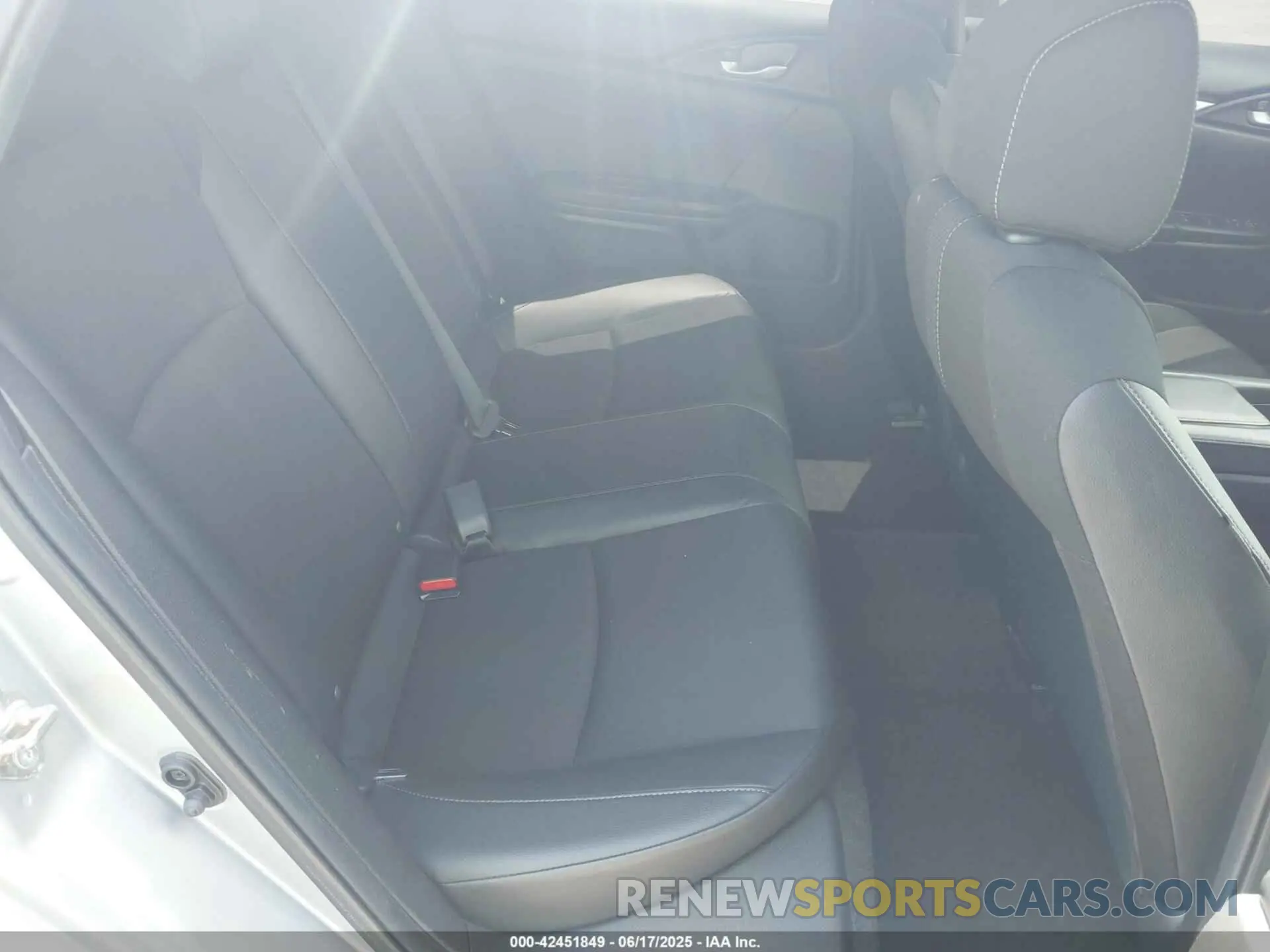 8 fotografías del automóvil dañado 2HGFC2F83KH598630 HONDA CIVIC 2019