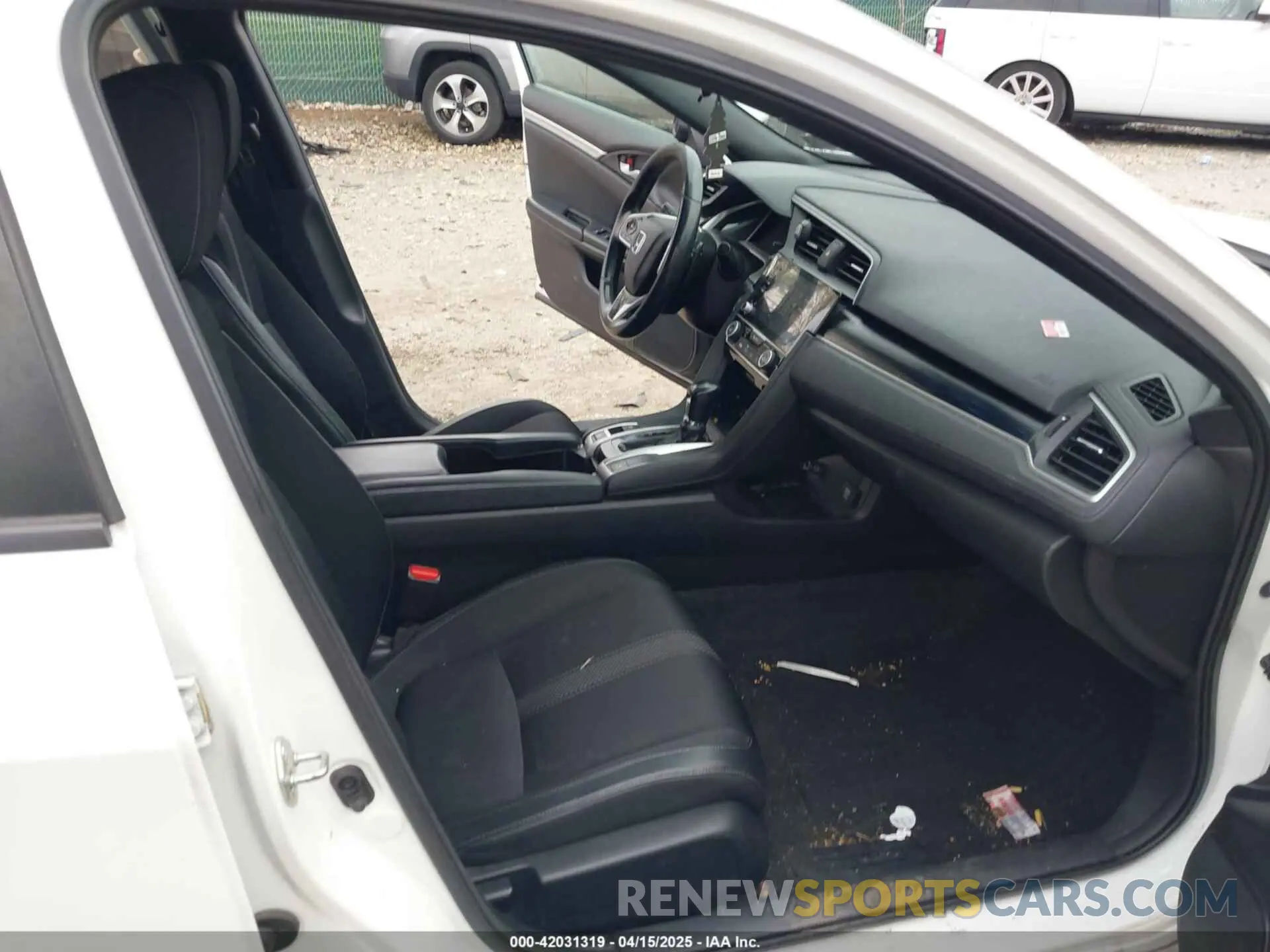 5 fotografías del automóvil dañado 2HGFC2F84KH516730 HONDA CIVIC 2019