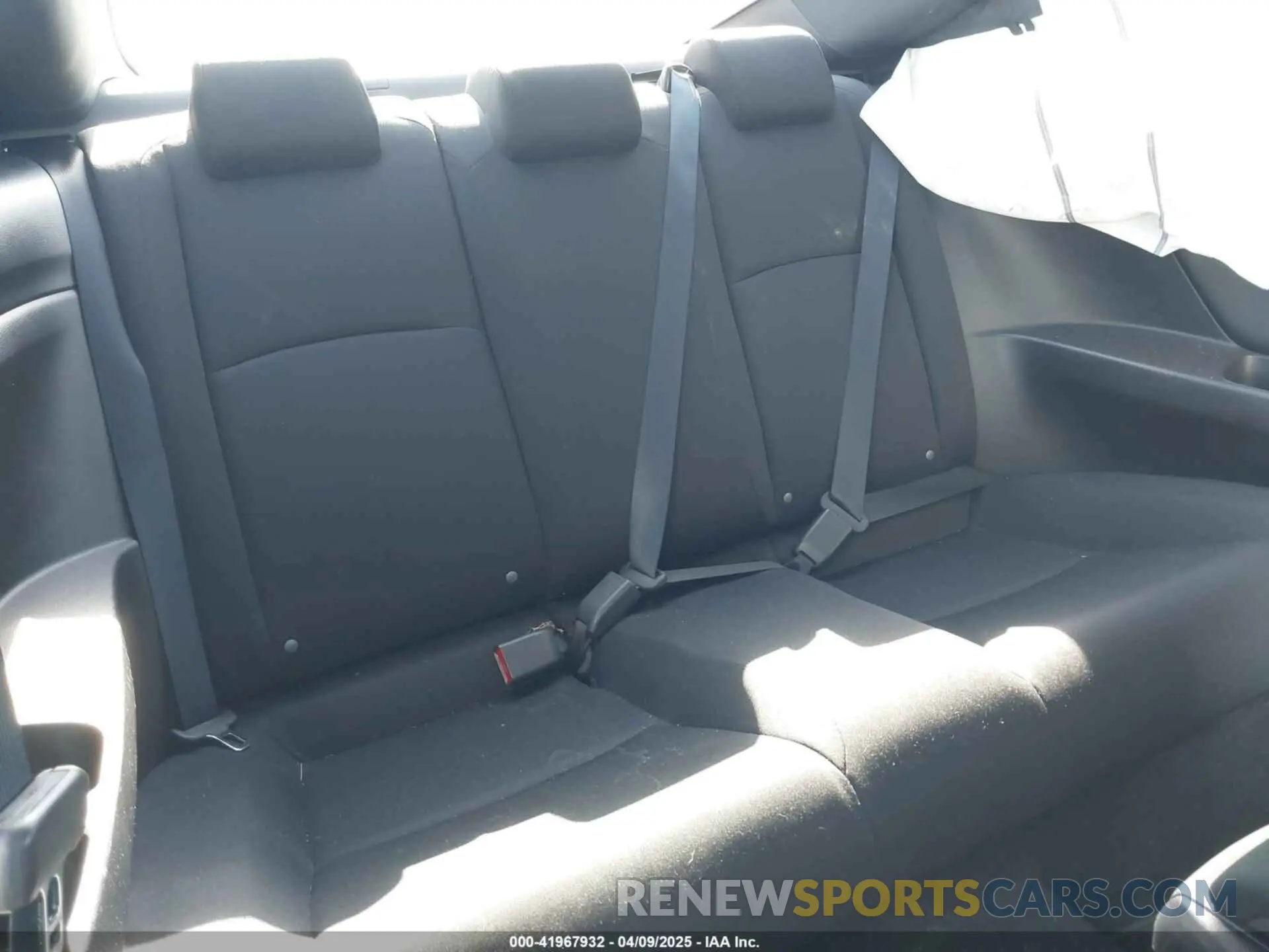 8 fotografías del automóvil dañado 2HGFC3B31KH353602 HONDA CIVIC 2019