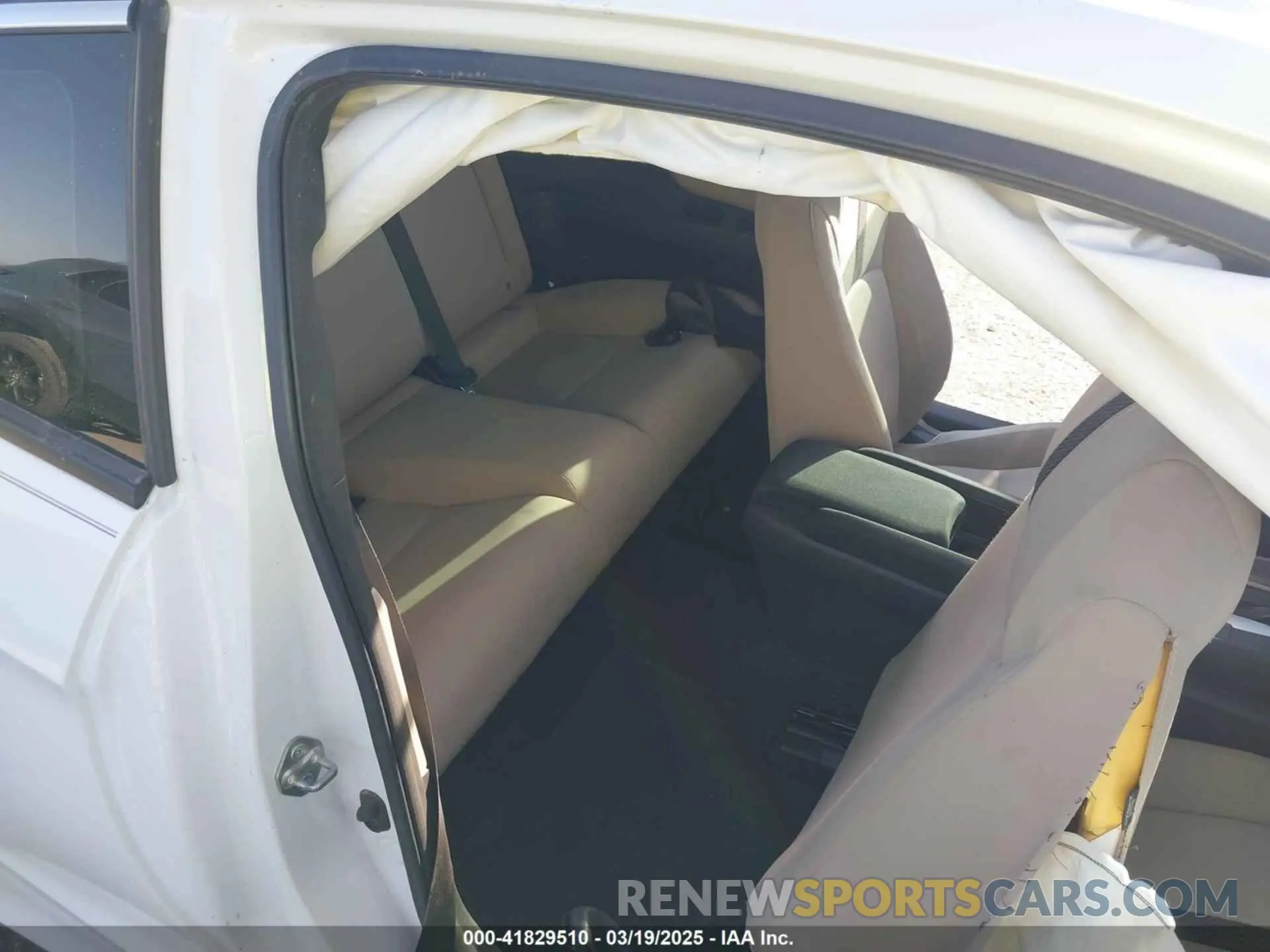 8 fotografías del automóvil dañado 2HGFC3B36KH357449 HONDA CIVIC 2019