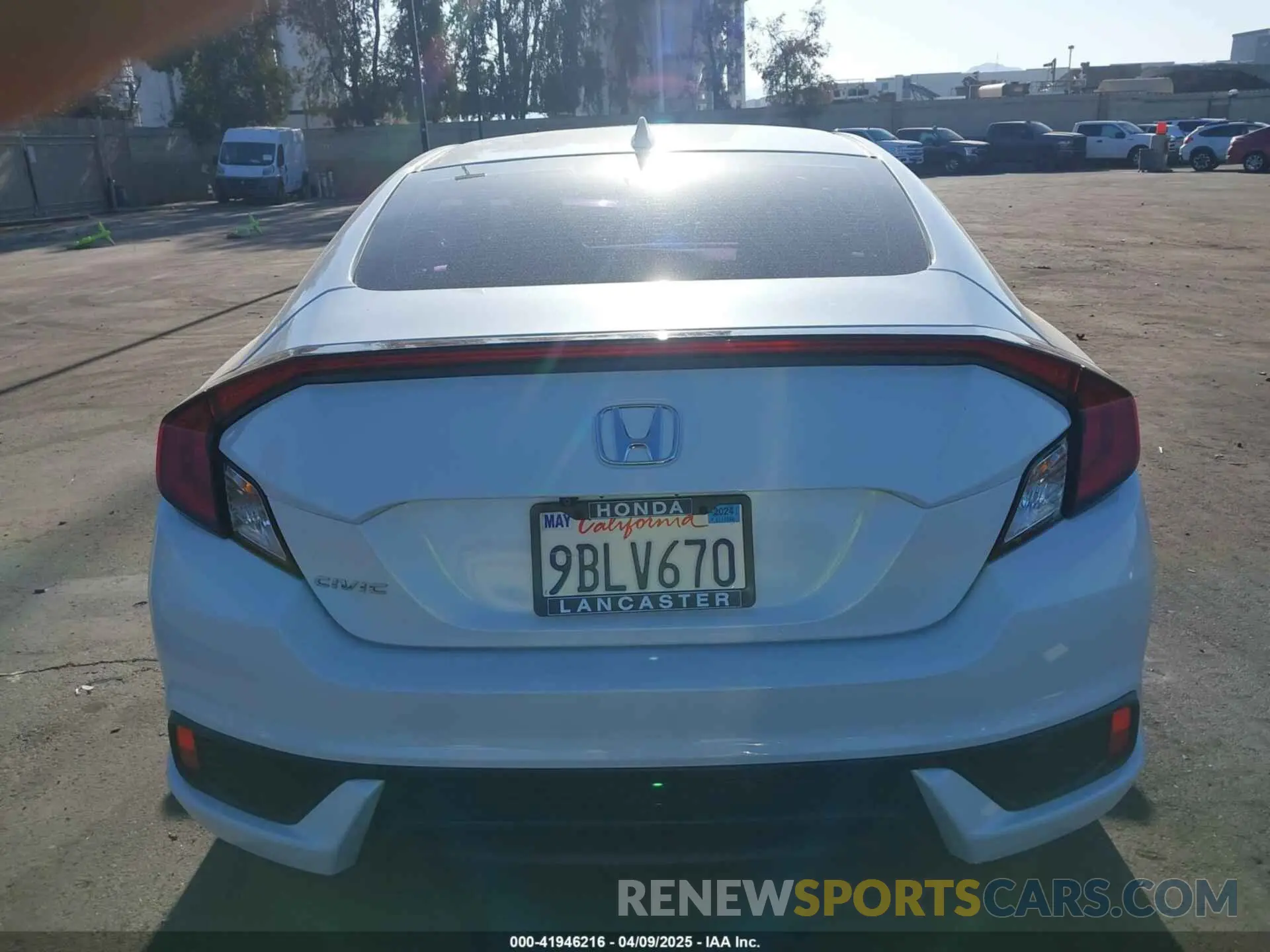16 fotografías del automóvil dañado 2HGFC3B38KH357484 HONDA CIVIC 2019