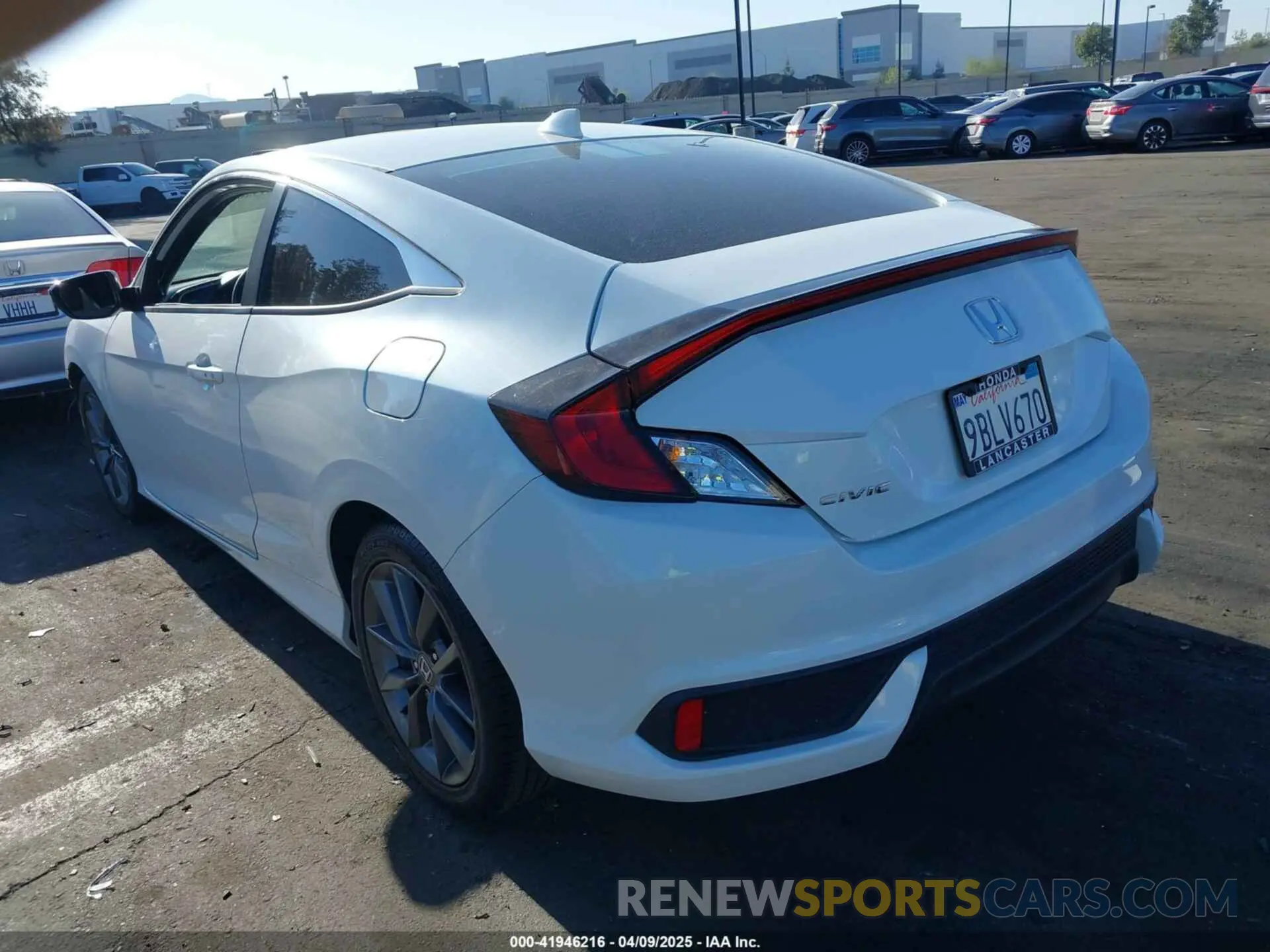 3 fotografías del automóvil dañado 2HGFC3B38KH357484 HONDA CIVIC 2019