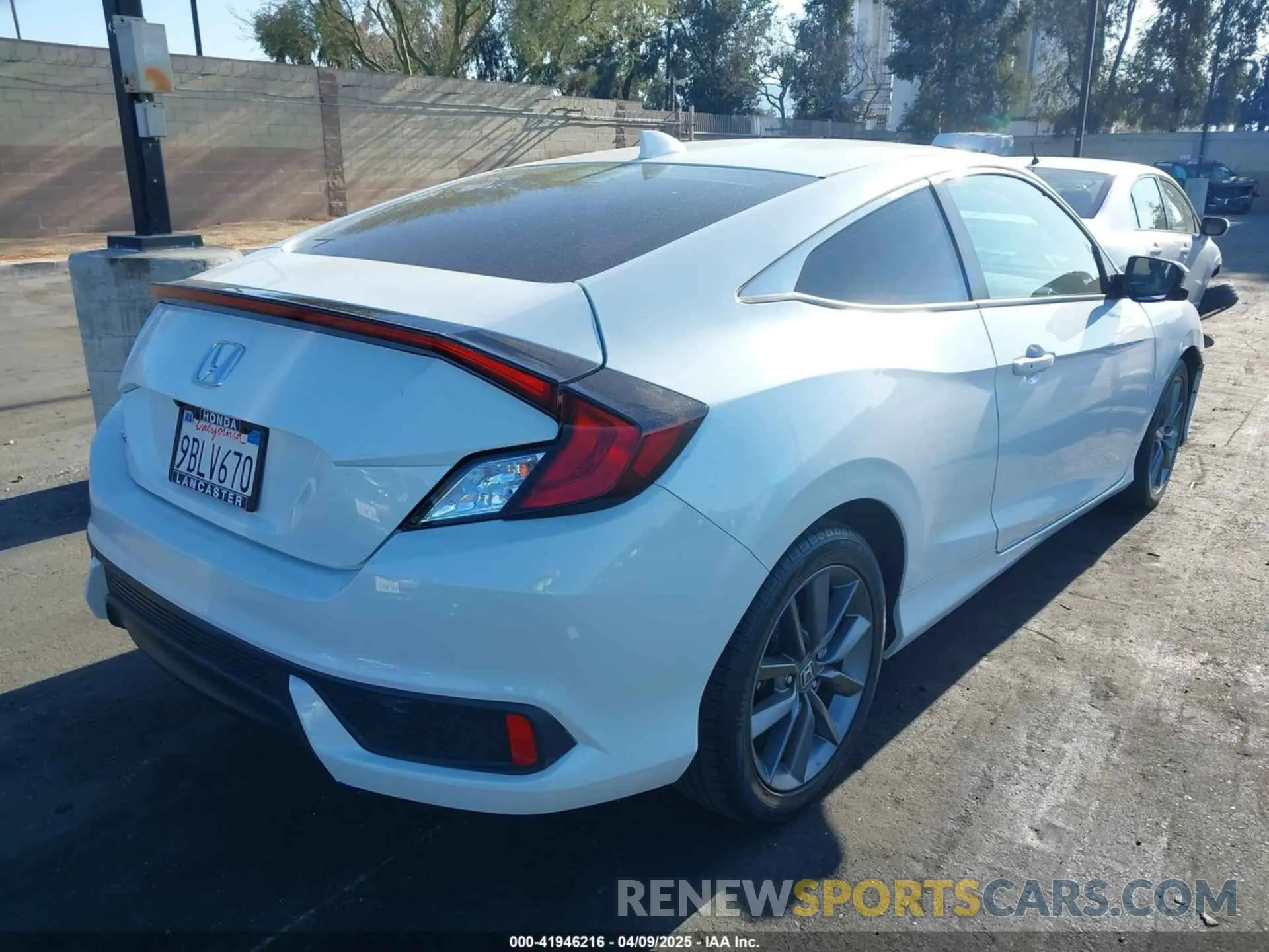 4 fotografías del automóvil dañado 2HGFC3B38KH357484 HONDA CIVIC 2019