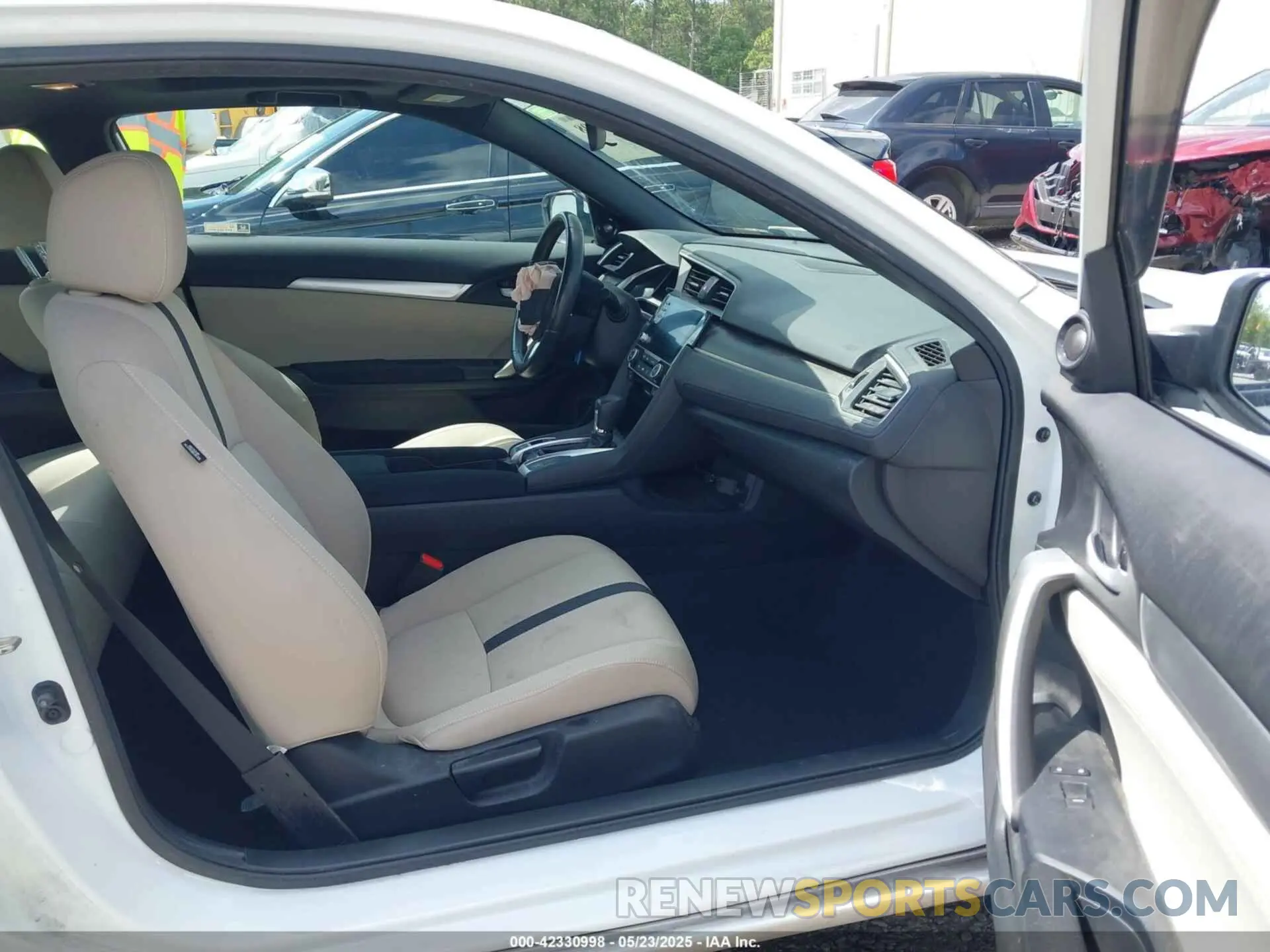 5 fotografías del automóvil dañado 2HGFC3B39KH357459 HONDA CIVIC 2019
