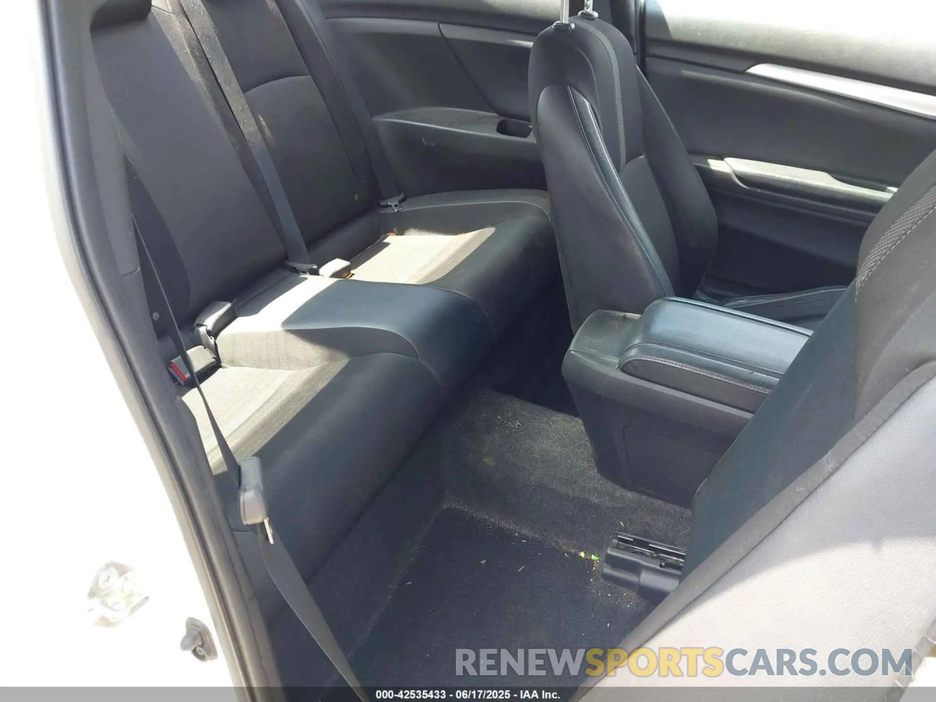 8 fotografías del automóvil dañado 2HGFC4B83KH300594 HONDA CIVIC 2019