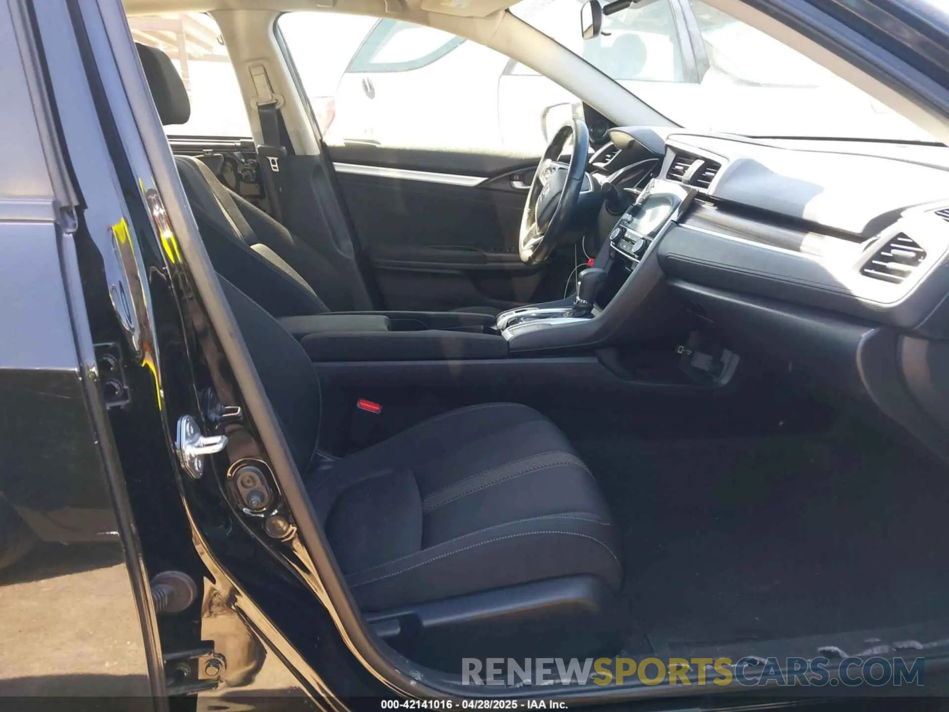 5 fotografías del automóvil dañado JHMFC1F32KX006092 HONDA CIVIC 2019