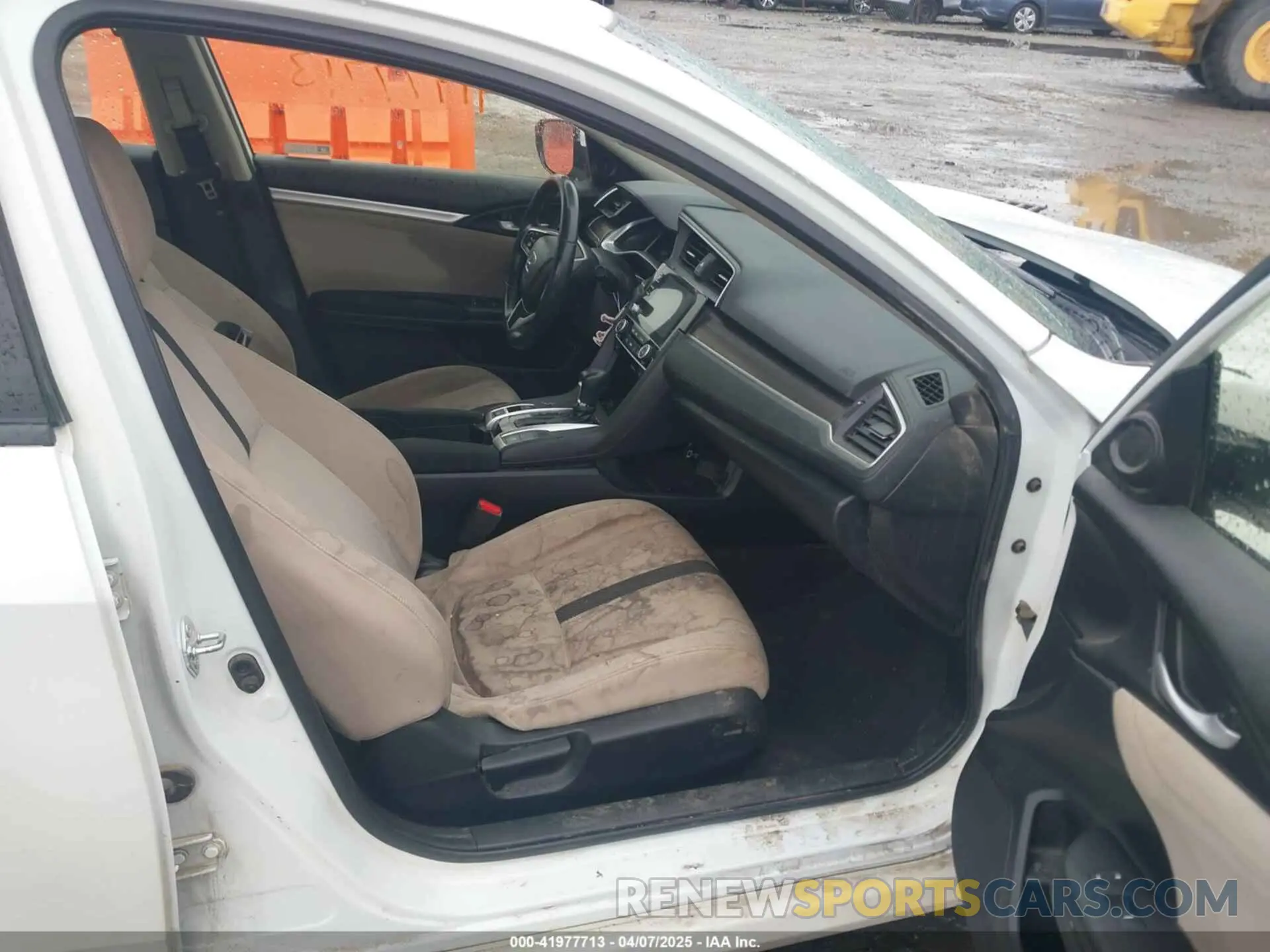 5 fotografías del automóvil dañado JHMFC1F36KX005401 HONDA CIVIC 2019