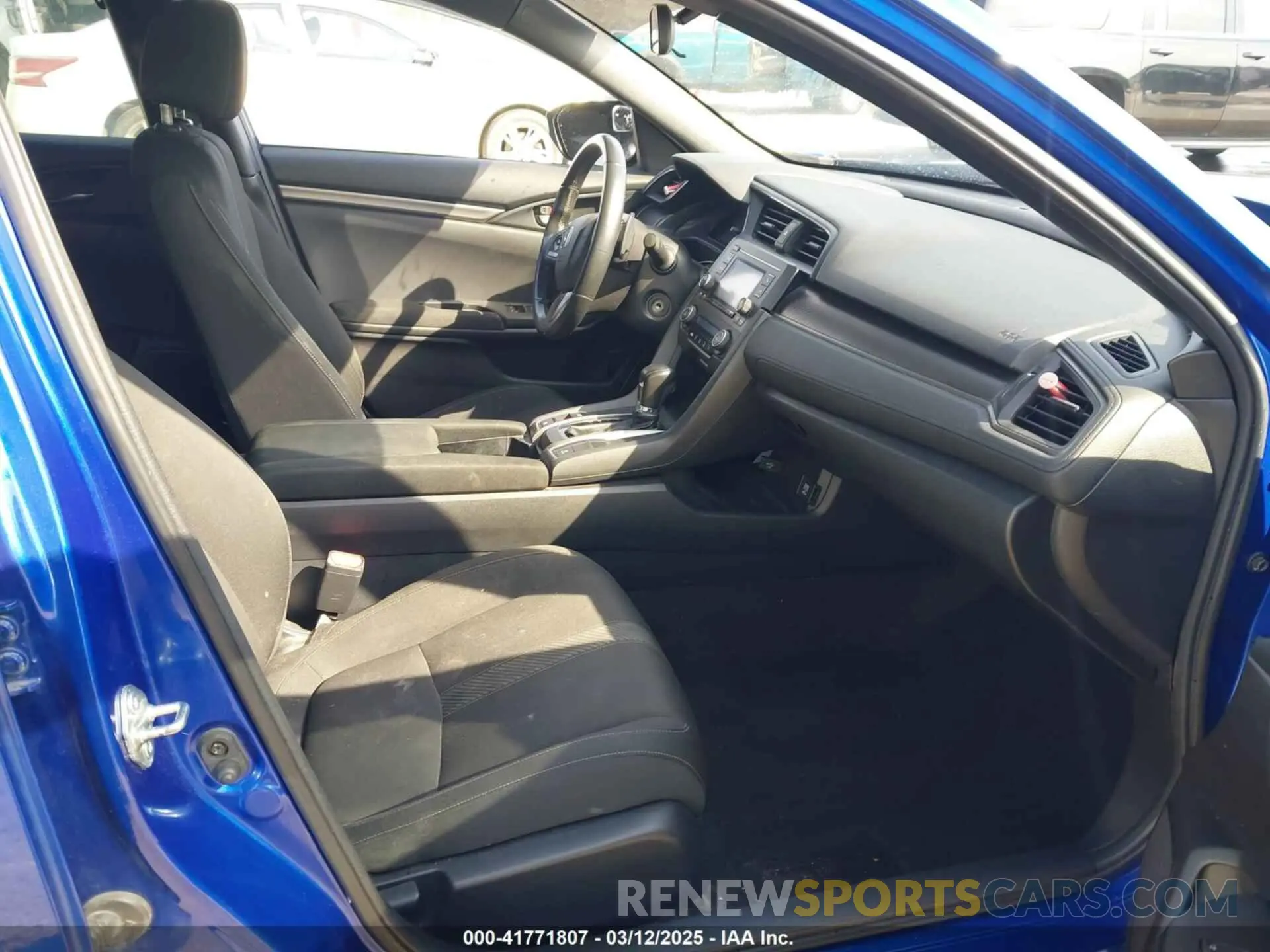 5 fotografías del automóvil dañado SHHFK7H44KU209751 HONDA CIVIC 2019