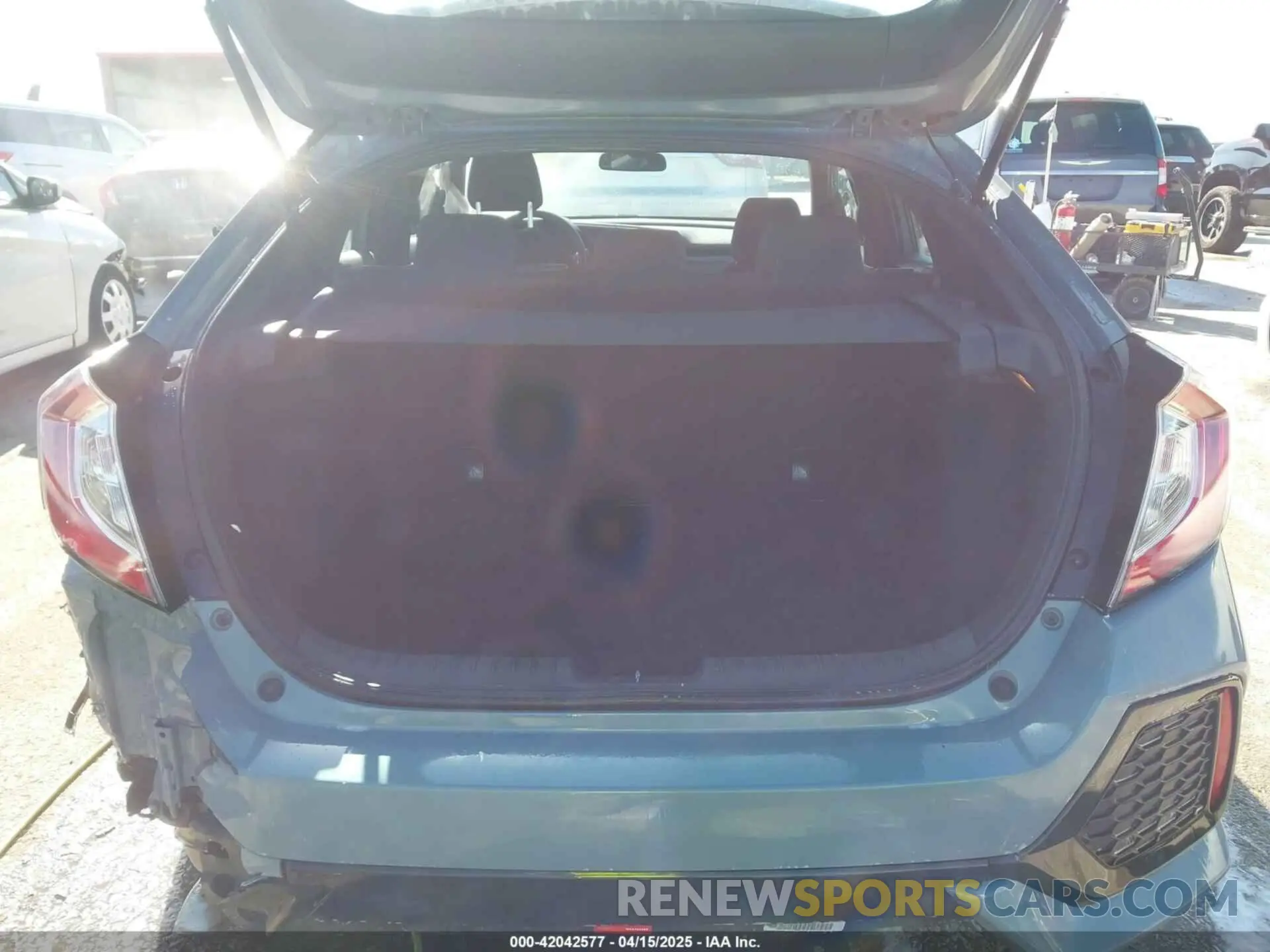 17 fotografías del automóvil dañado SHHFK7H63KU423647 HONDA CIVIC 2019