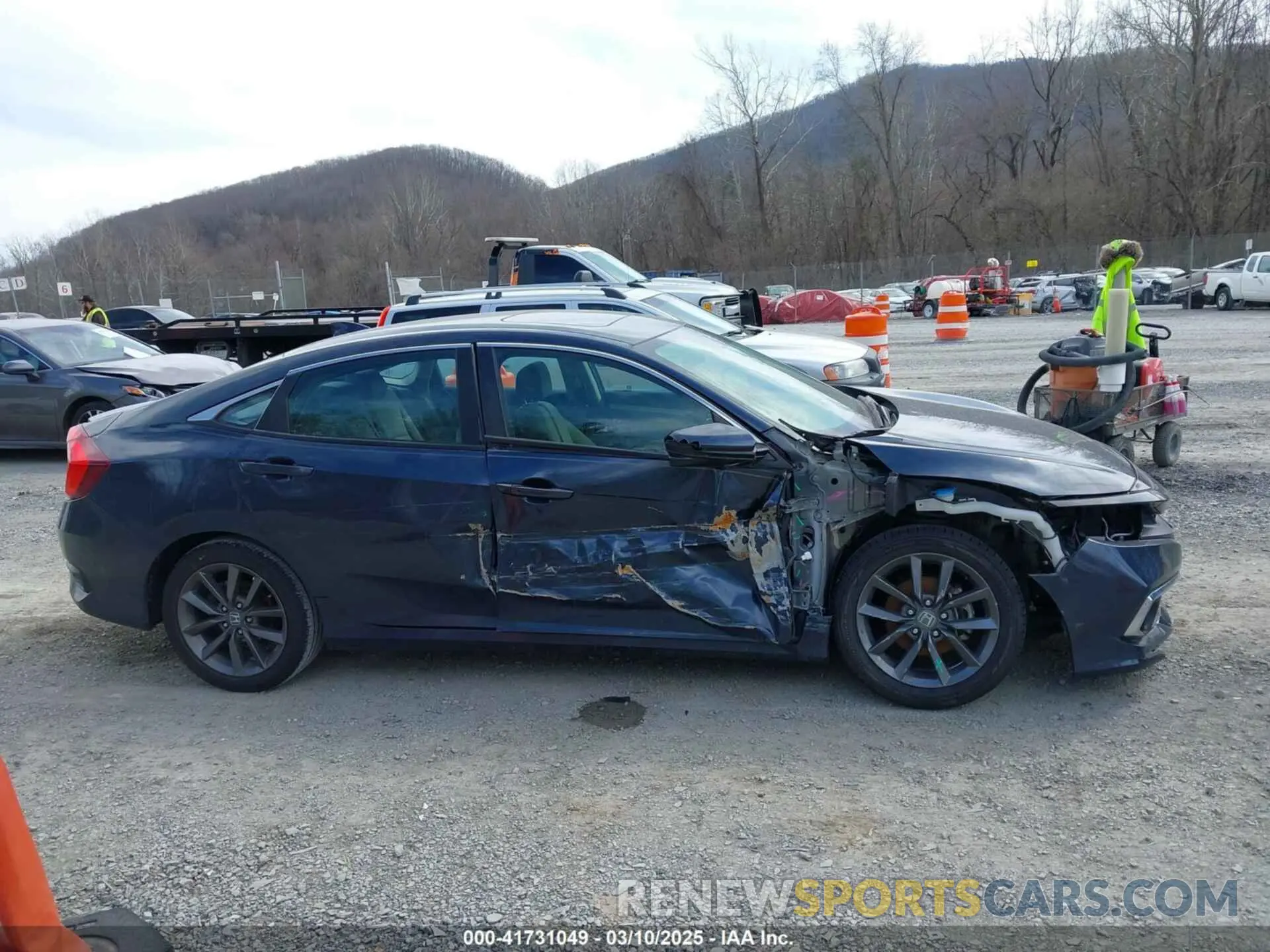 13 fotografías del automóvil dañado 19XFC1F30LE022357 HONDA CIVIC 2020