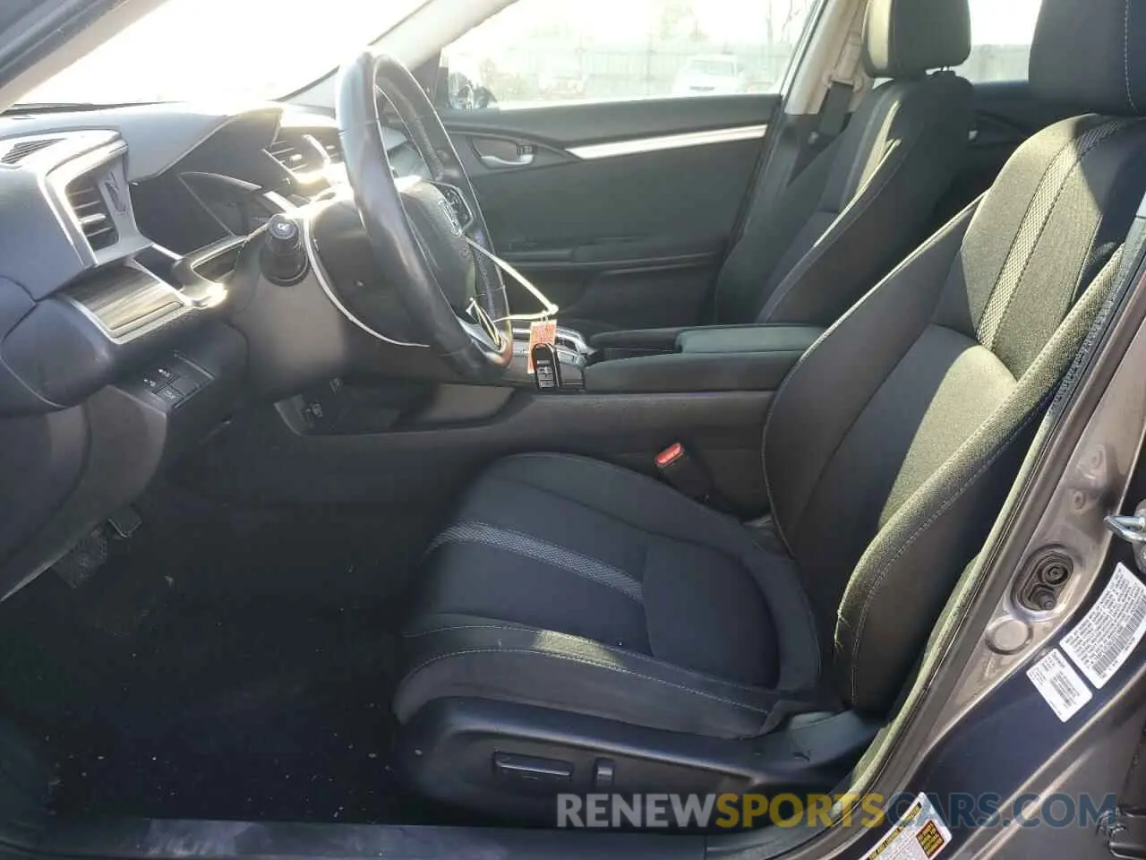 7 fotografías del automóvil dañado 19XFC1F36LE011850 HONDA CIVIC 2020