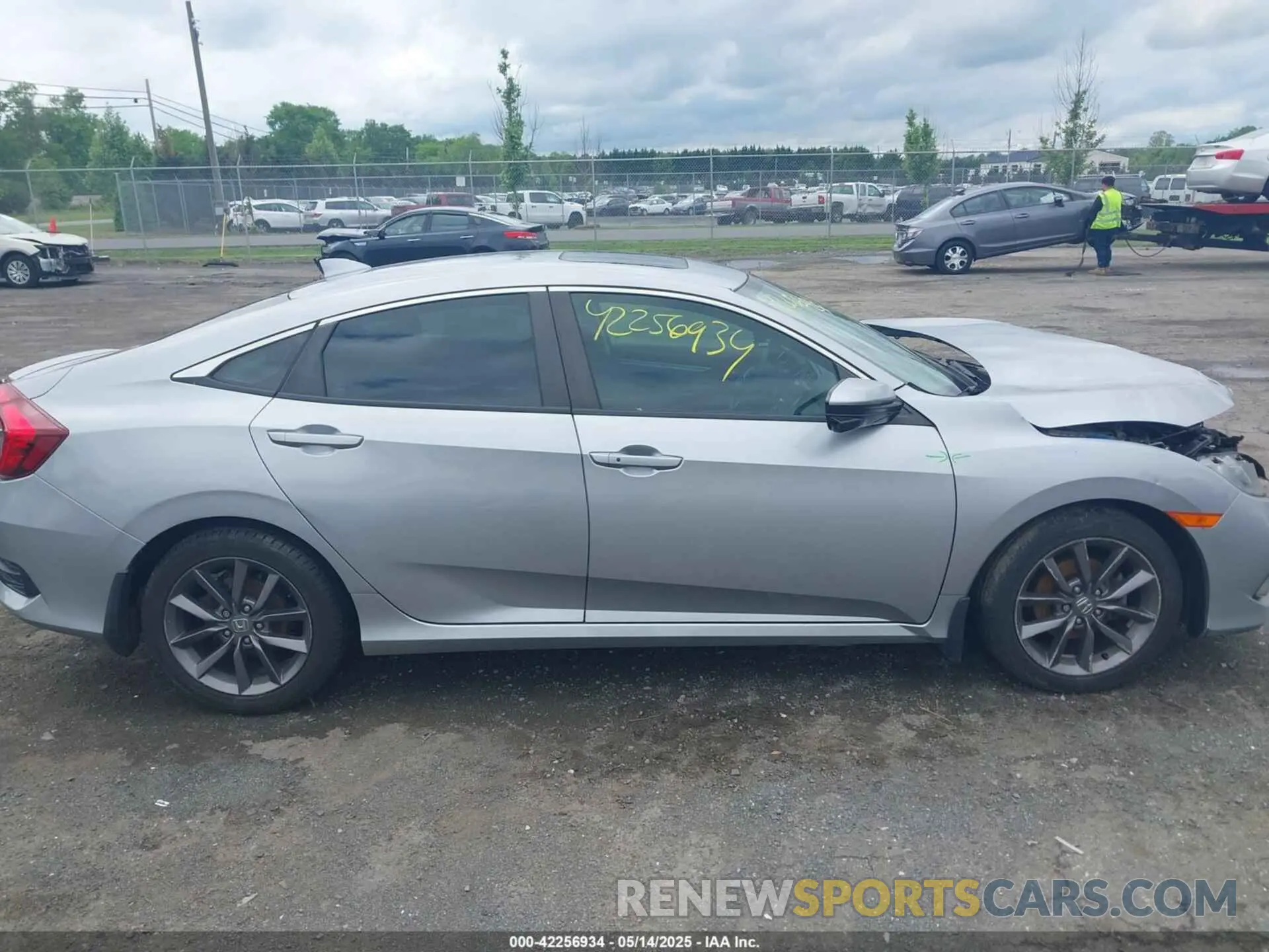13 fotografías del automóvil dañado 19XFC1F37LE010982 HONDA CIVIC 2020