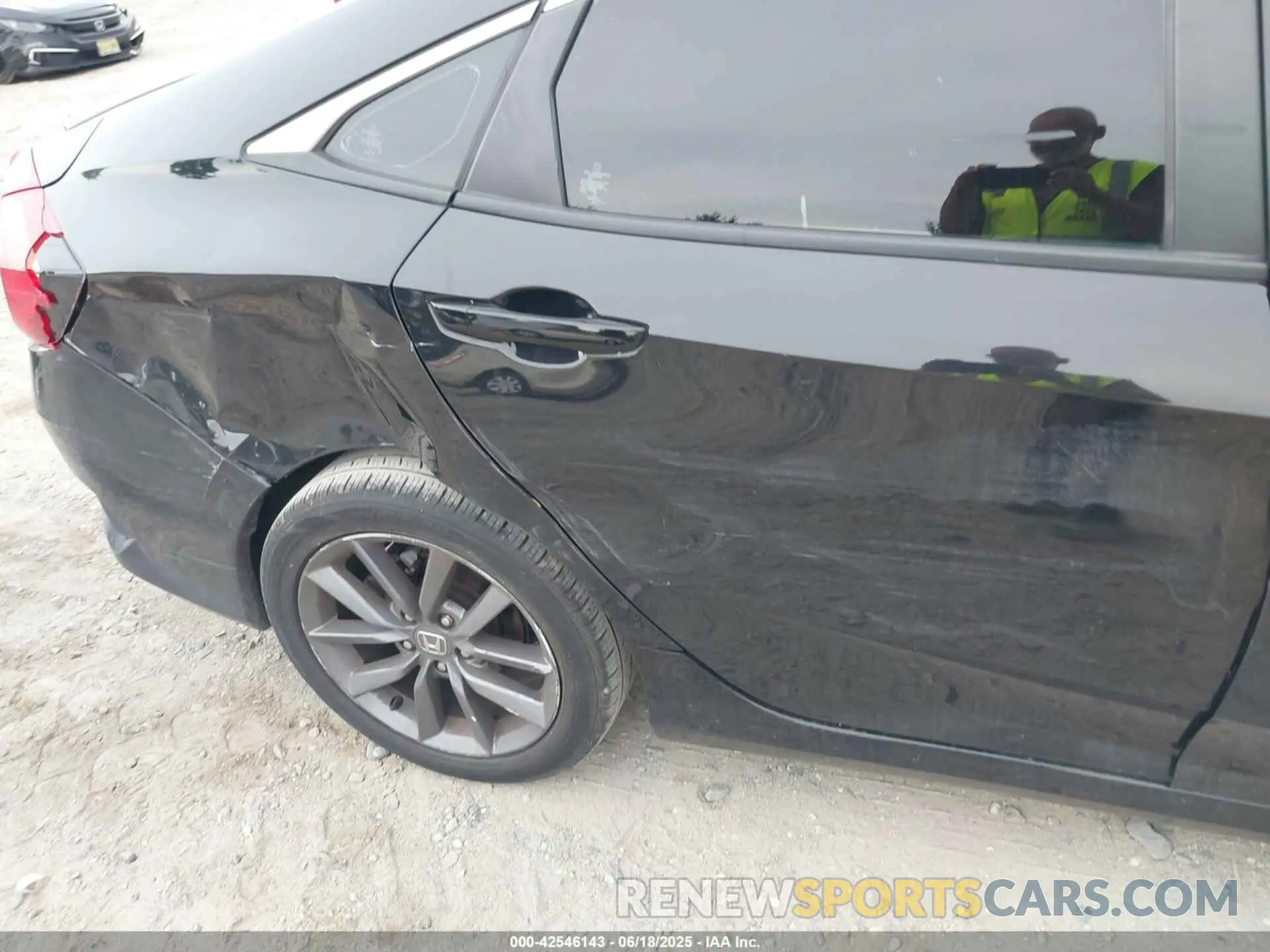 17 fotografías del automóvil dañado 19XFC1F3XLE215843 HONDA CIVIC 2020