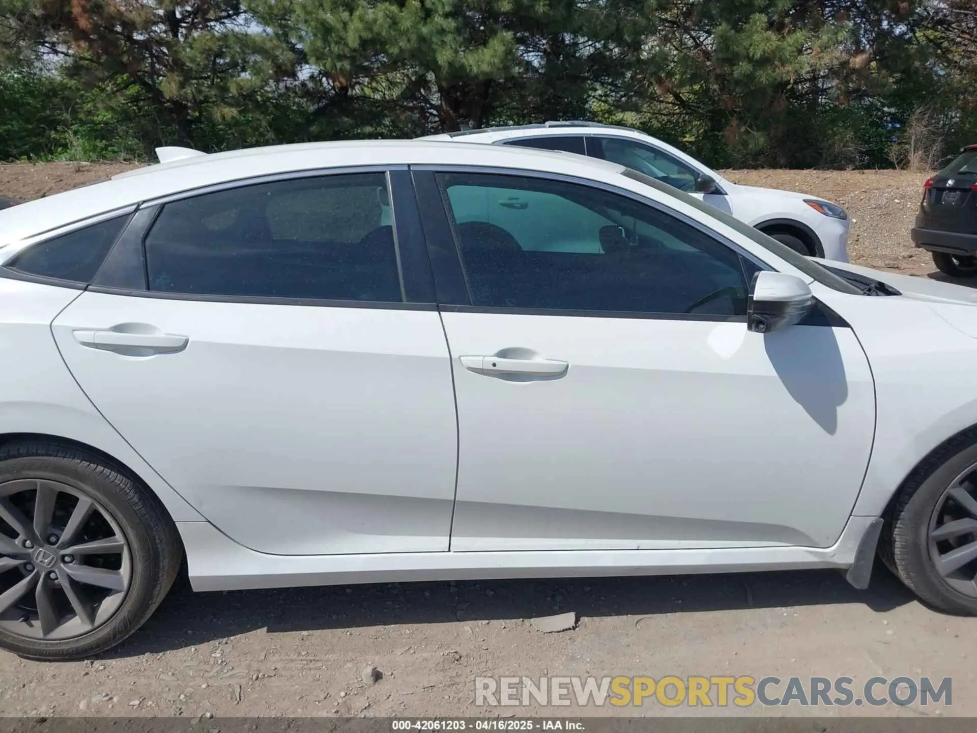 13 fotografías del automóvil dañado 19XFC1F73LE001358 HONDA CIVIC 2020