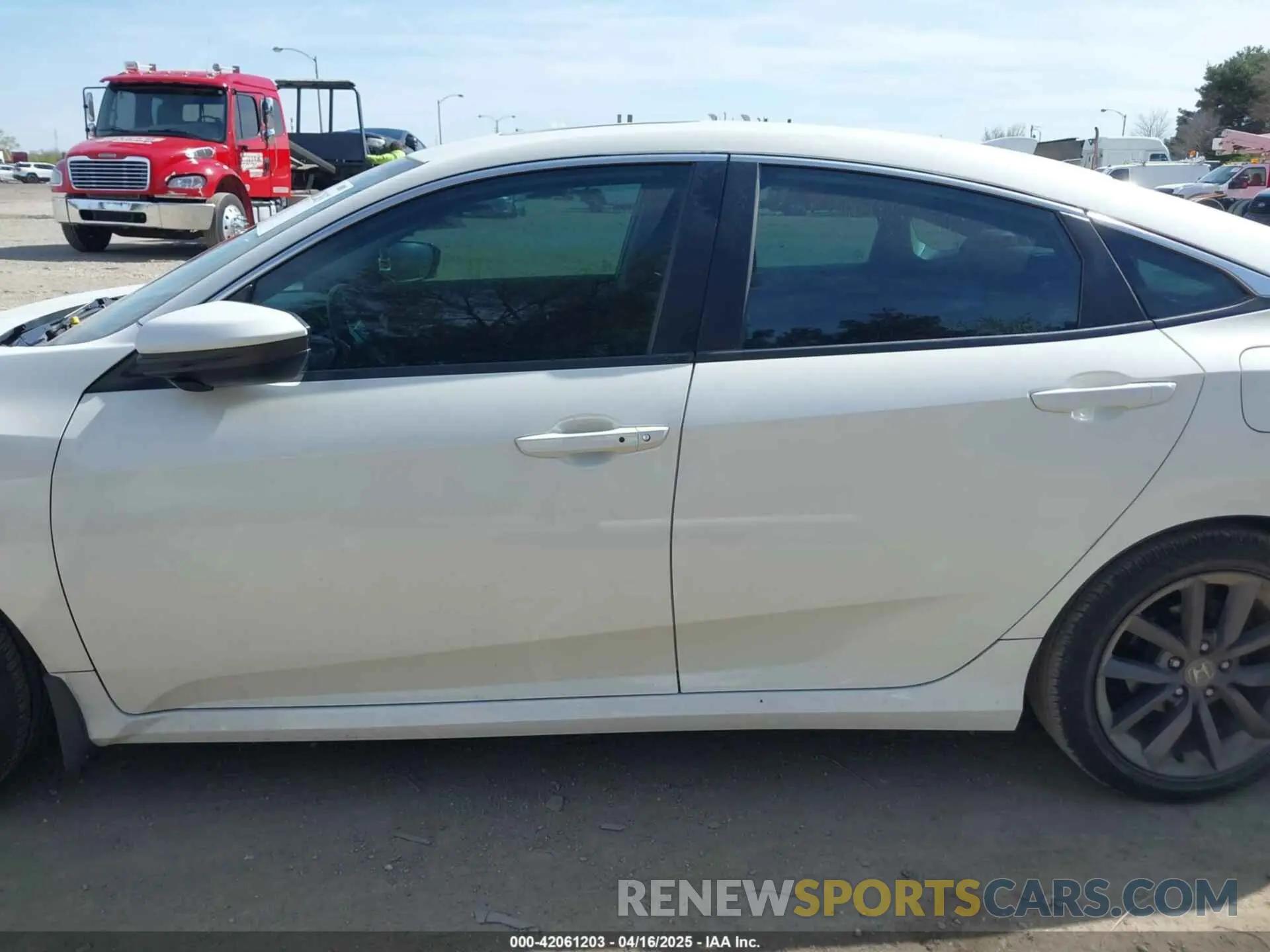 14 fotografías del automóvil dañado 19XFC1F73LE001358 HONDA CIVIC 2020