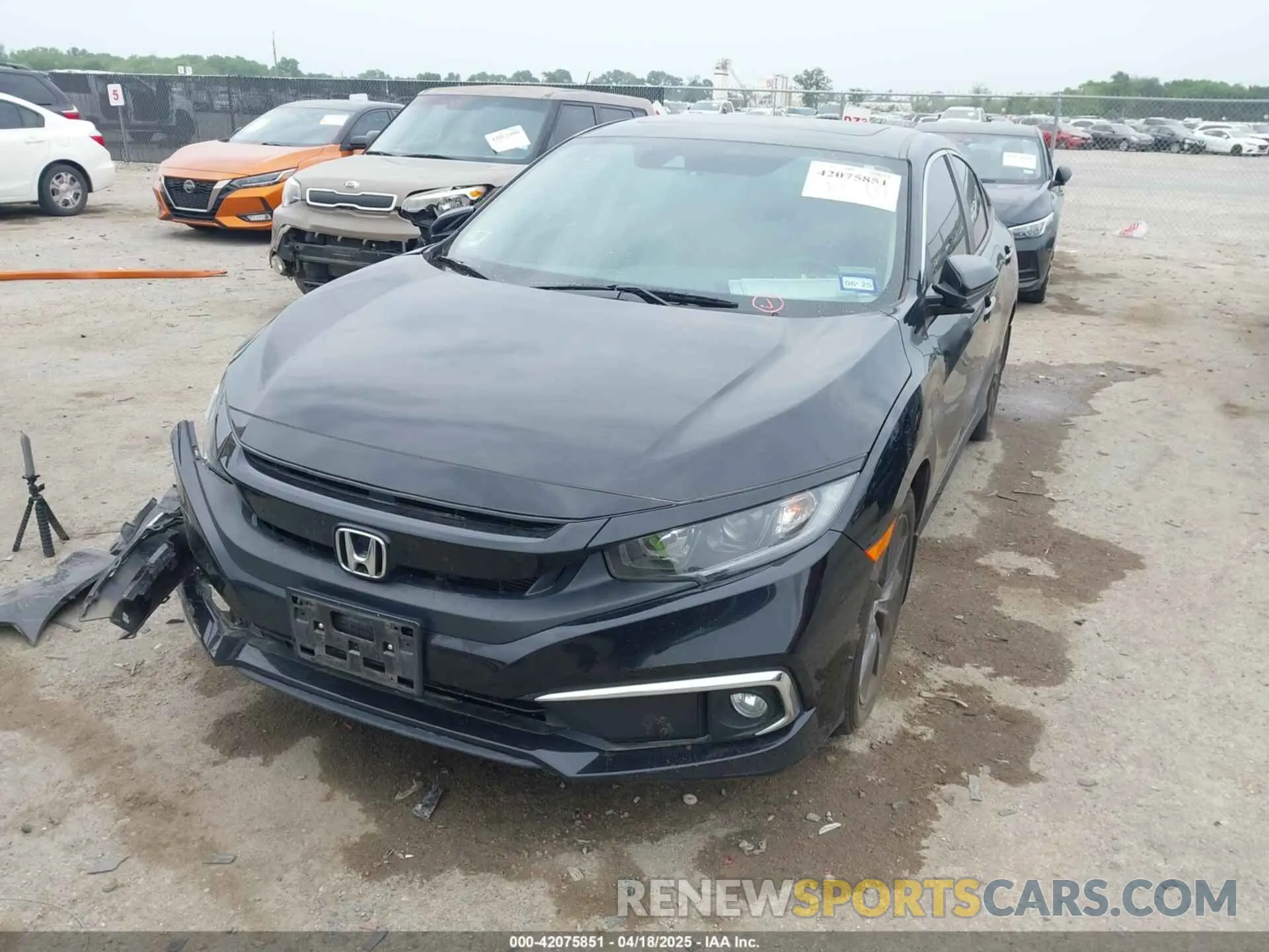 2 fotografías del automóvil dañado 19XFC1F73LE008083 HONDA CIVIC 2020