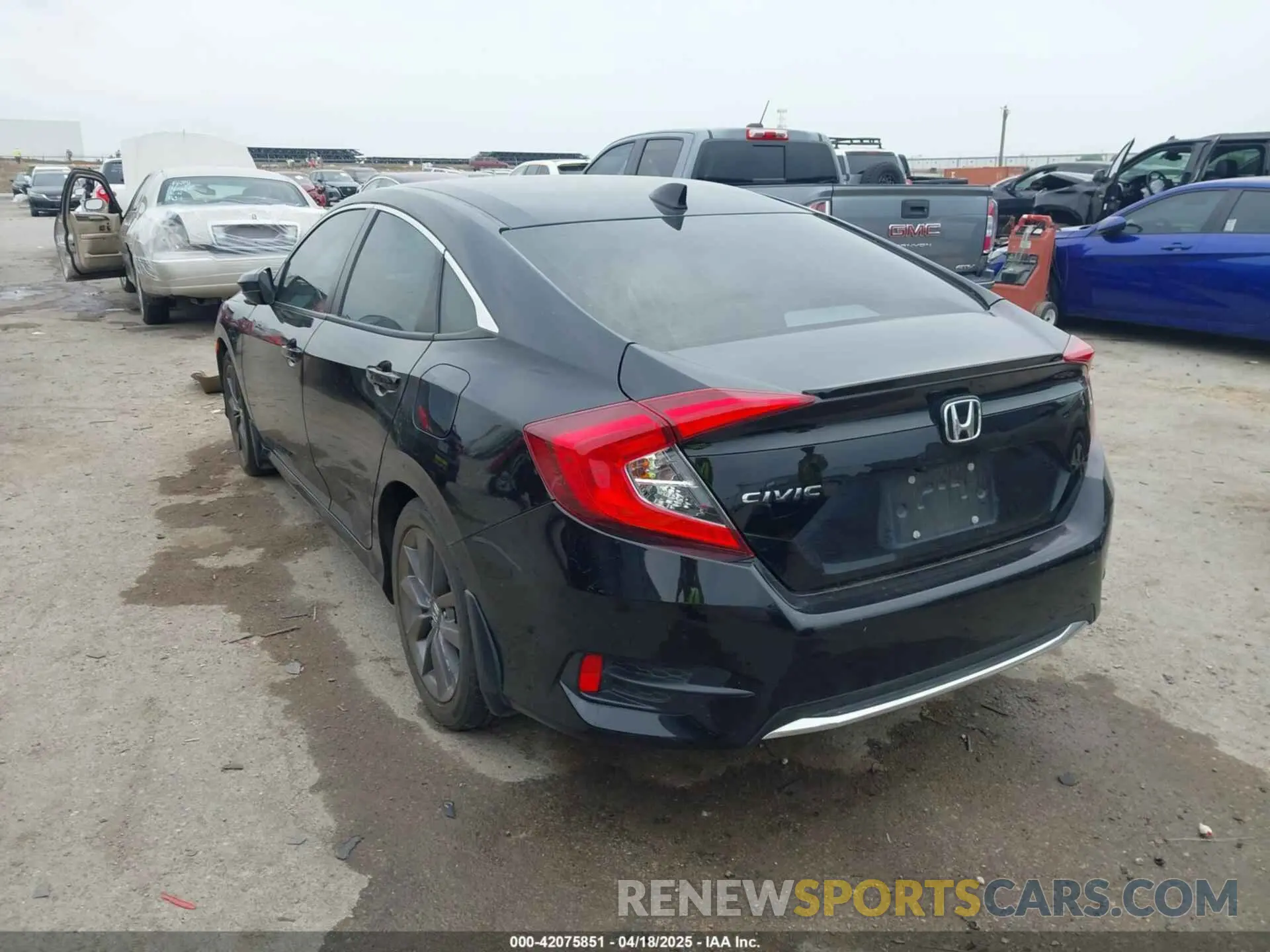 3 fotografías del automóvil dañado 19XFC1F73LE008083 HONDA CIVIC 2020