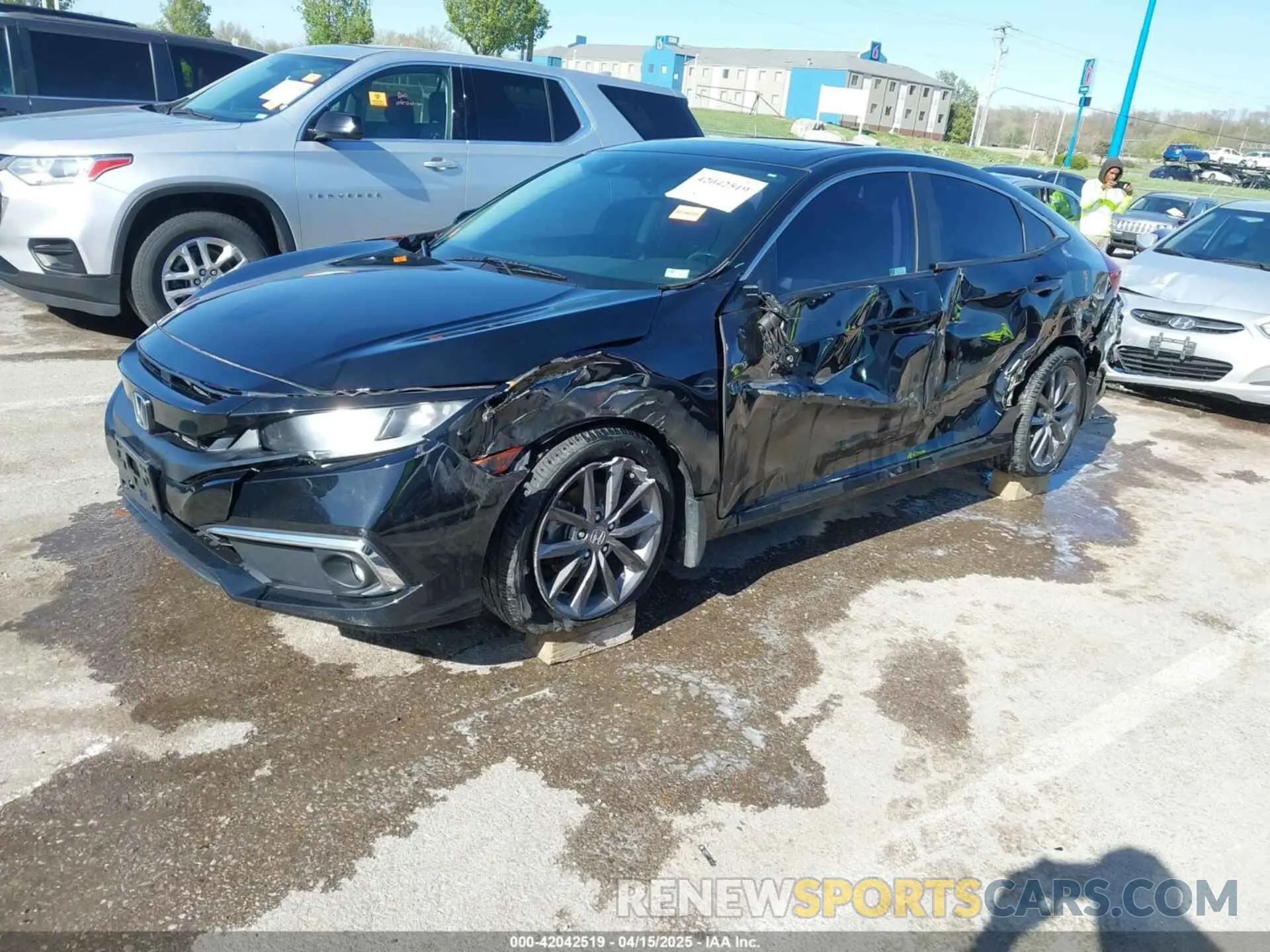 2 fotografías del automóvil dañado 19XFC1F73LE017656 HONDA CIVIC 2020