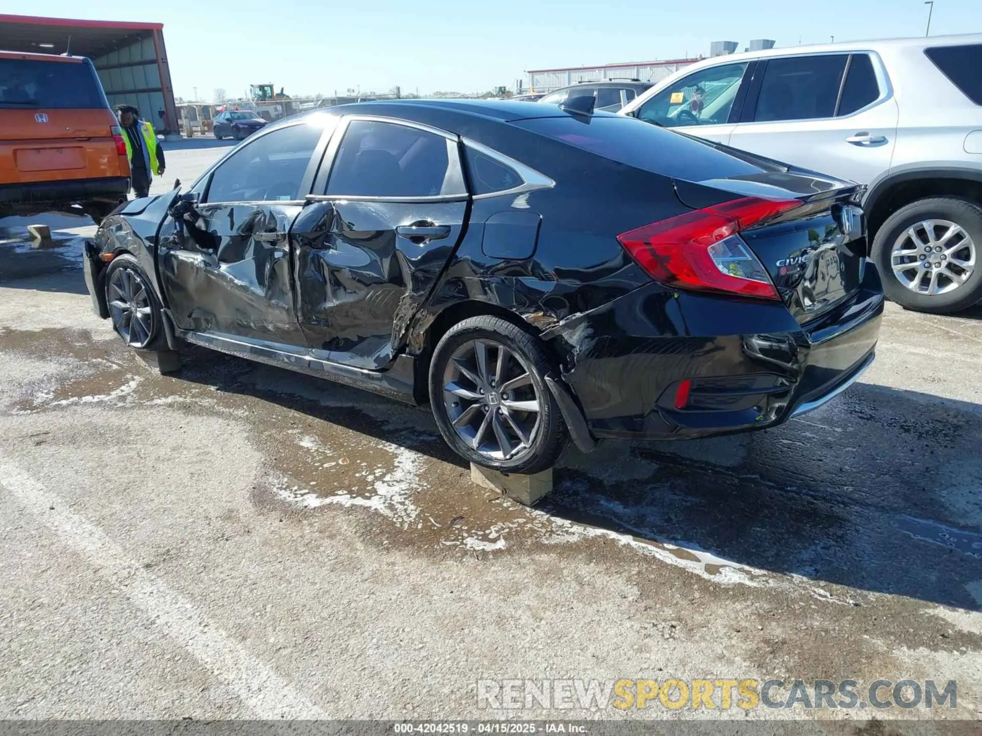 3 fotografías del automóvil dañado 19XFC1F73LE017656 HONDA CIVIC 2020