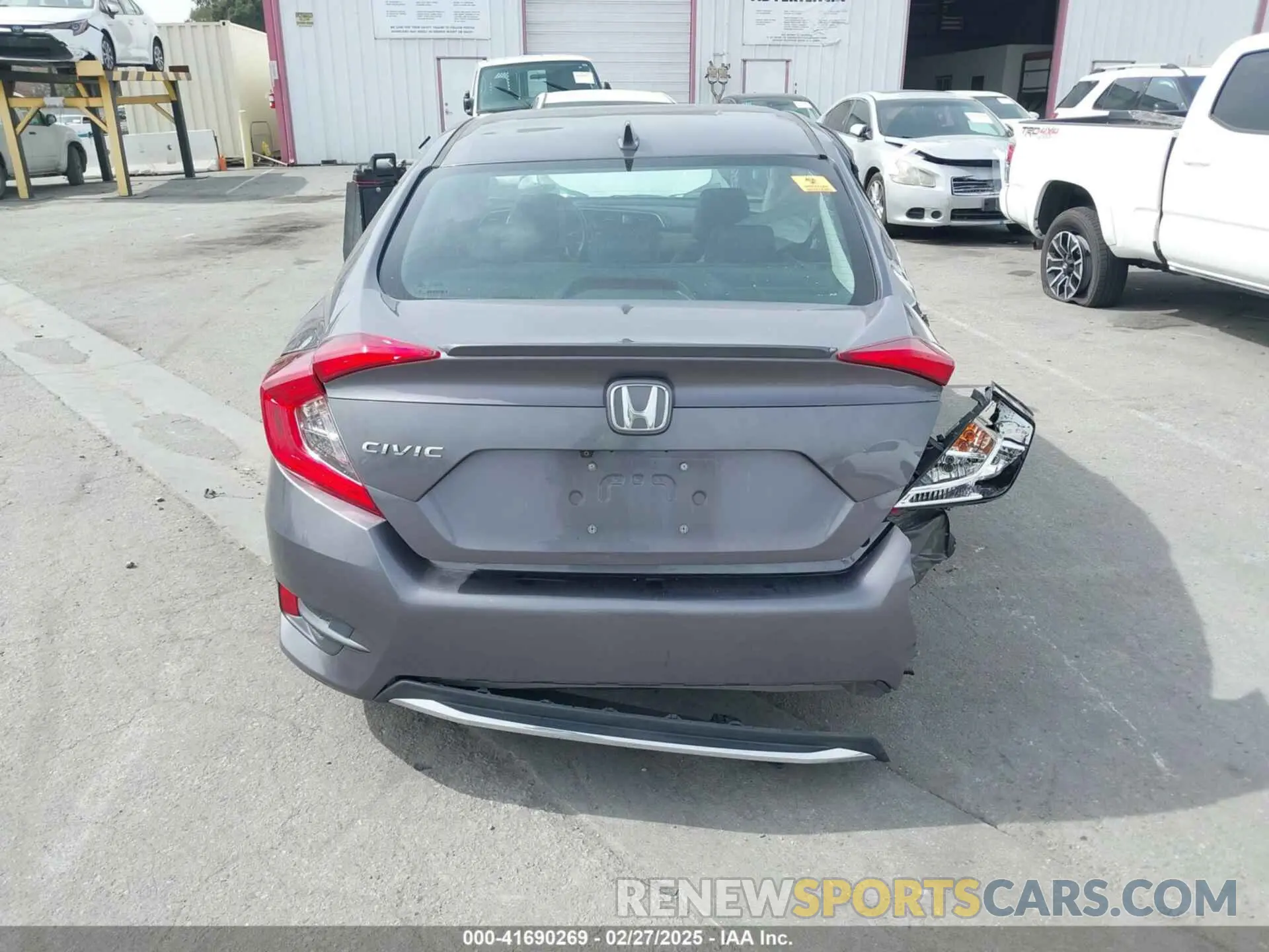 17 fotografías del automóvil dañado 19XFC1F74LE204193 HONDA CIVIC 2020