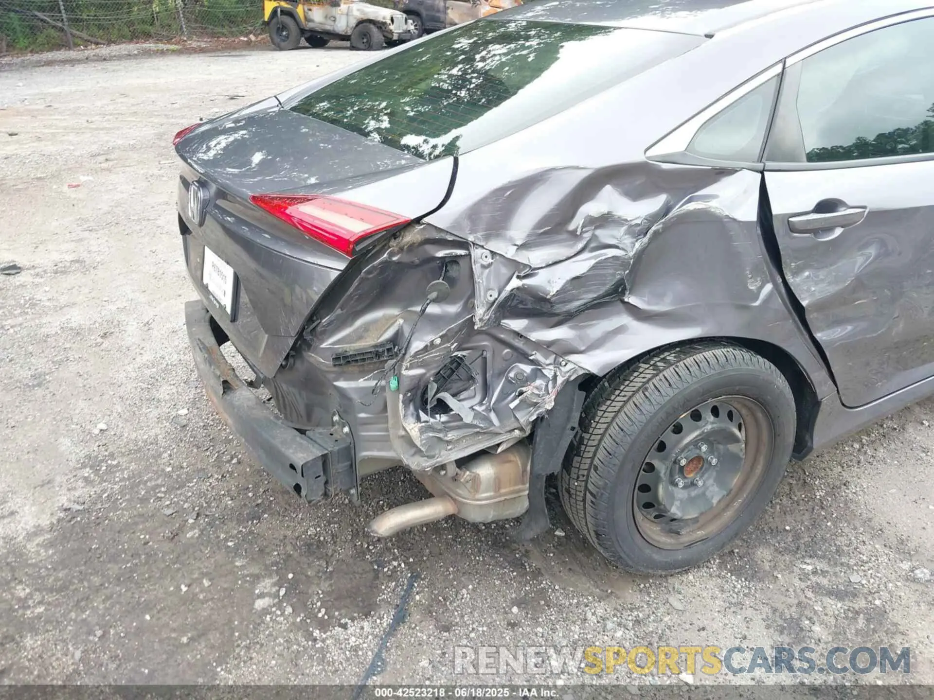 17 fotografías del automóvil dañado 19XFC2F67LE016717 HONDA CIVIC 2020